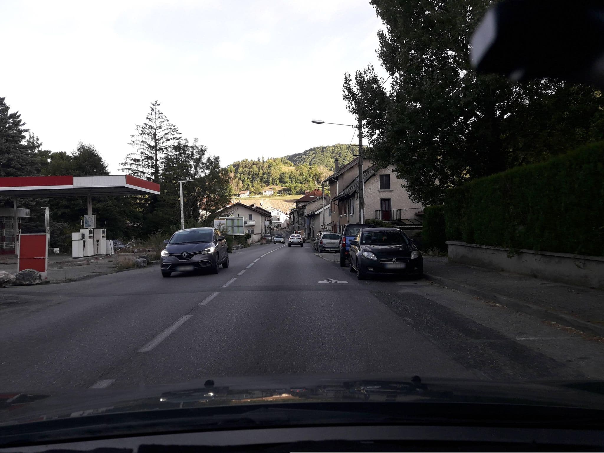 Street view near Hôtel Restaurant l'Escale, Chirens — © eric_s (CC BY-SA · Mapillary)