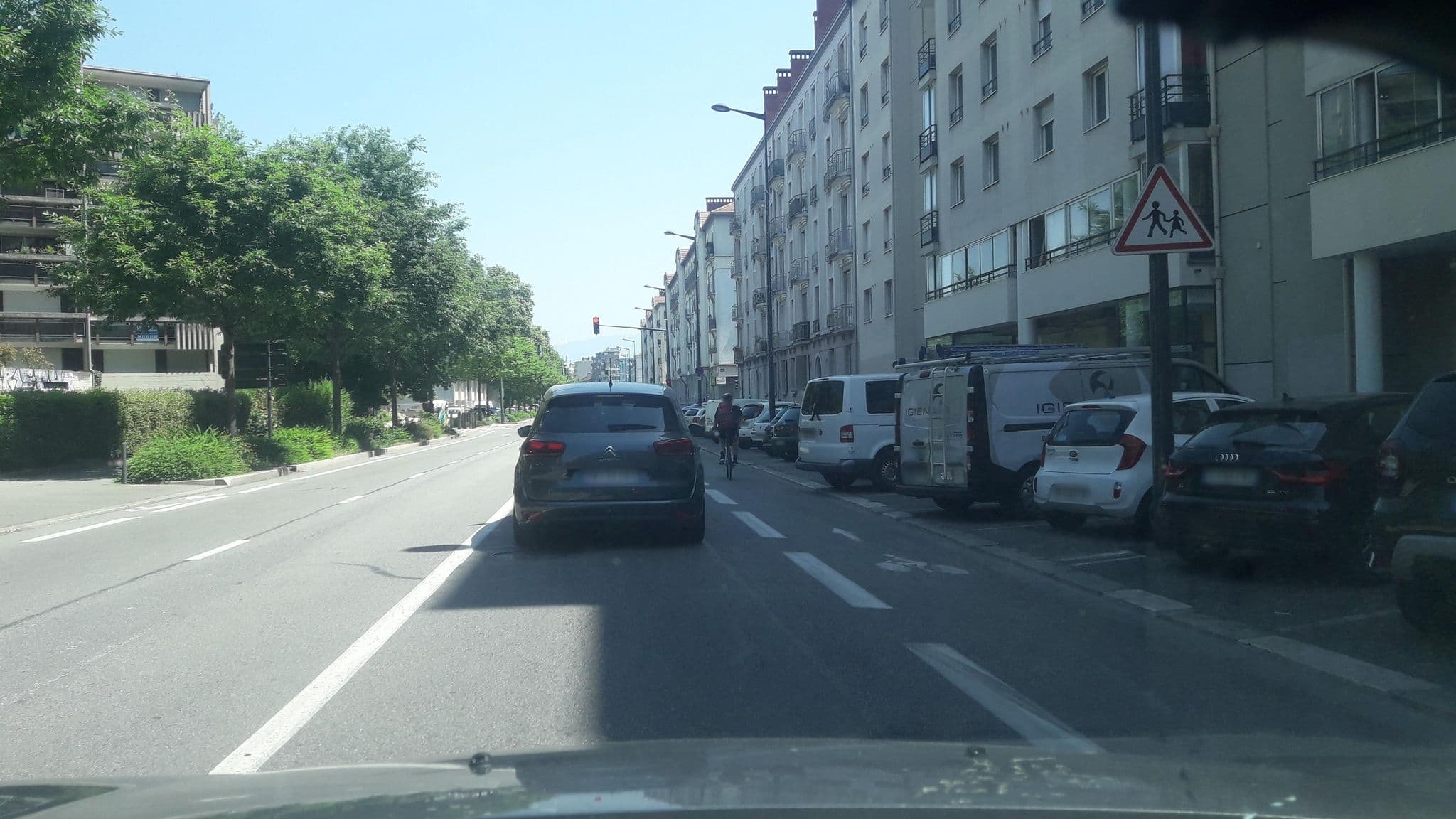 Street view near Association des Centres de Loisirs, Grenoble — © eric_s (CC BY-SA · Mapillary)