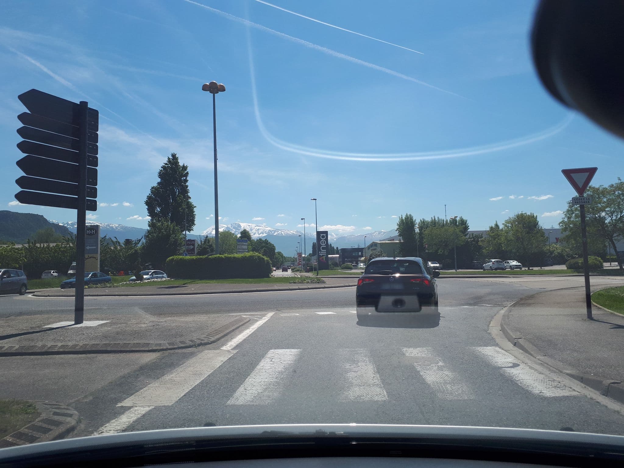 Street view near Hôtel Arena Grenoble, Sassenage — © quicky (CC BY-SA · Mapillary)