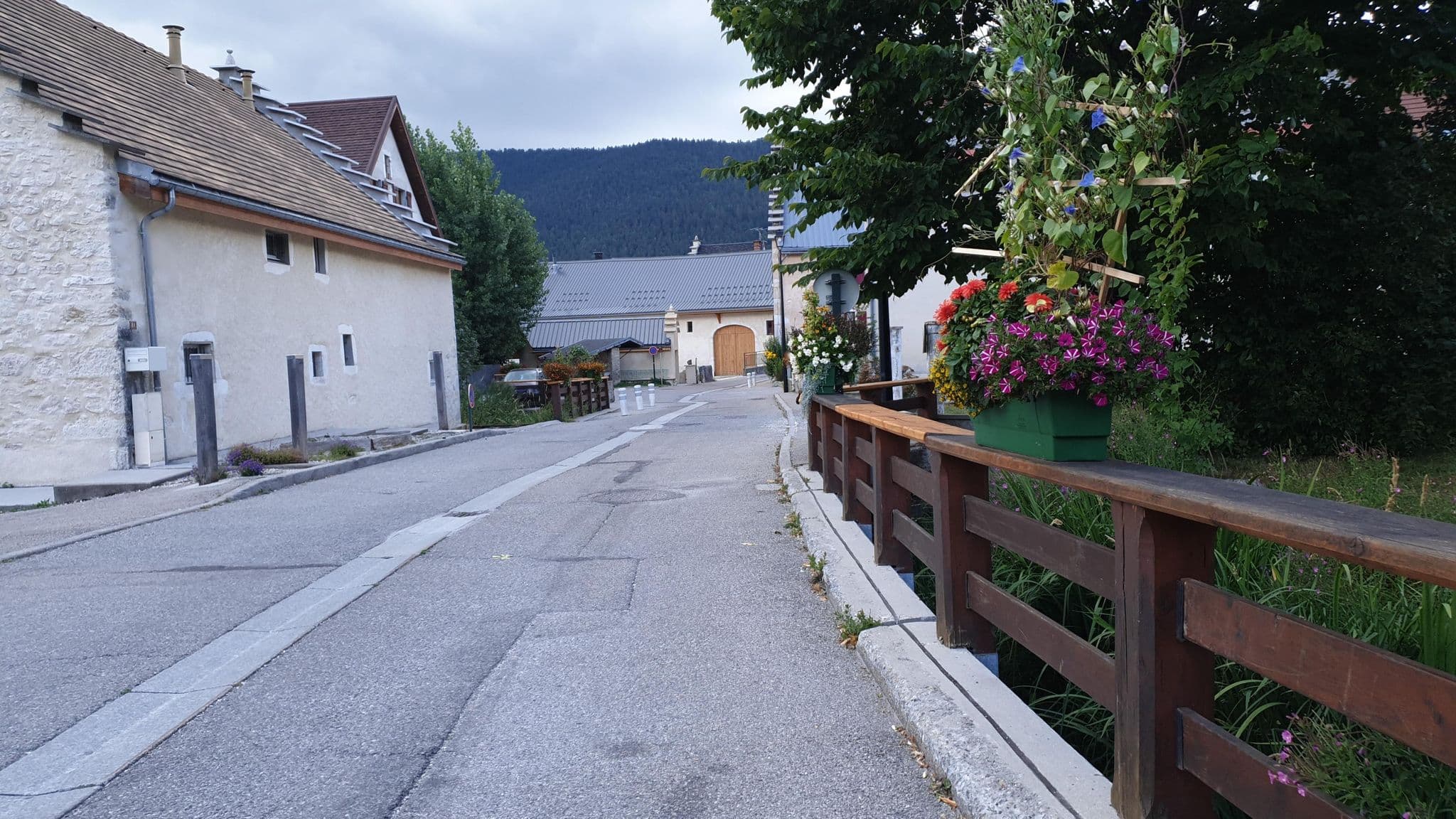 Street view near Hôtel Restaurant le Chalet Suisse, Autrans — © binnette (CC BY-SA · Mapillary)