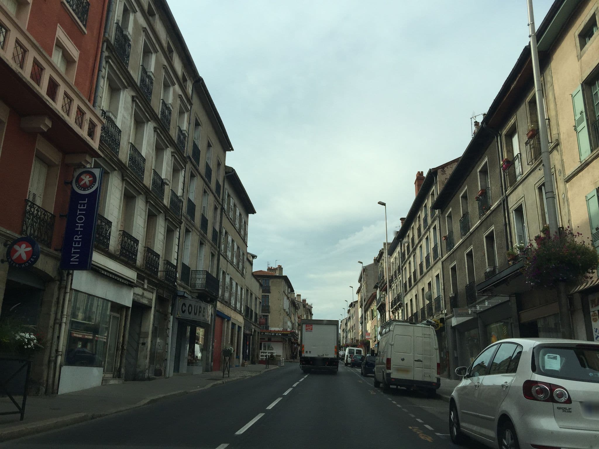 Street view near Le Bristol, Le Puy-en-Velay — © geraldchatagnon (CC BY-SA · Mapillary)