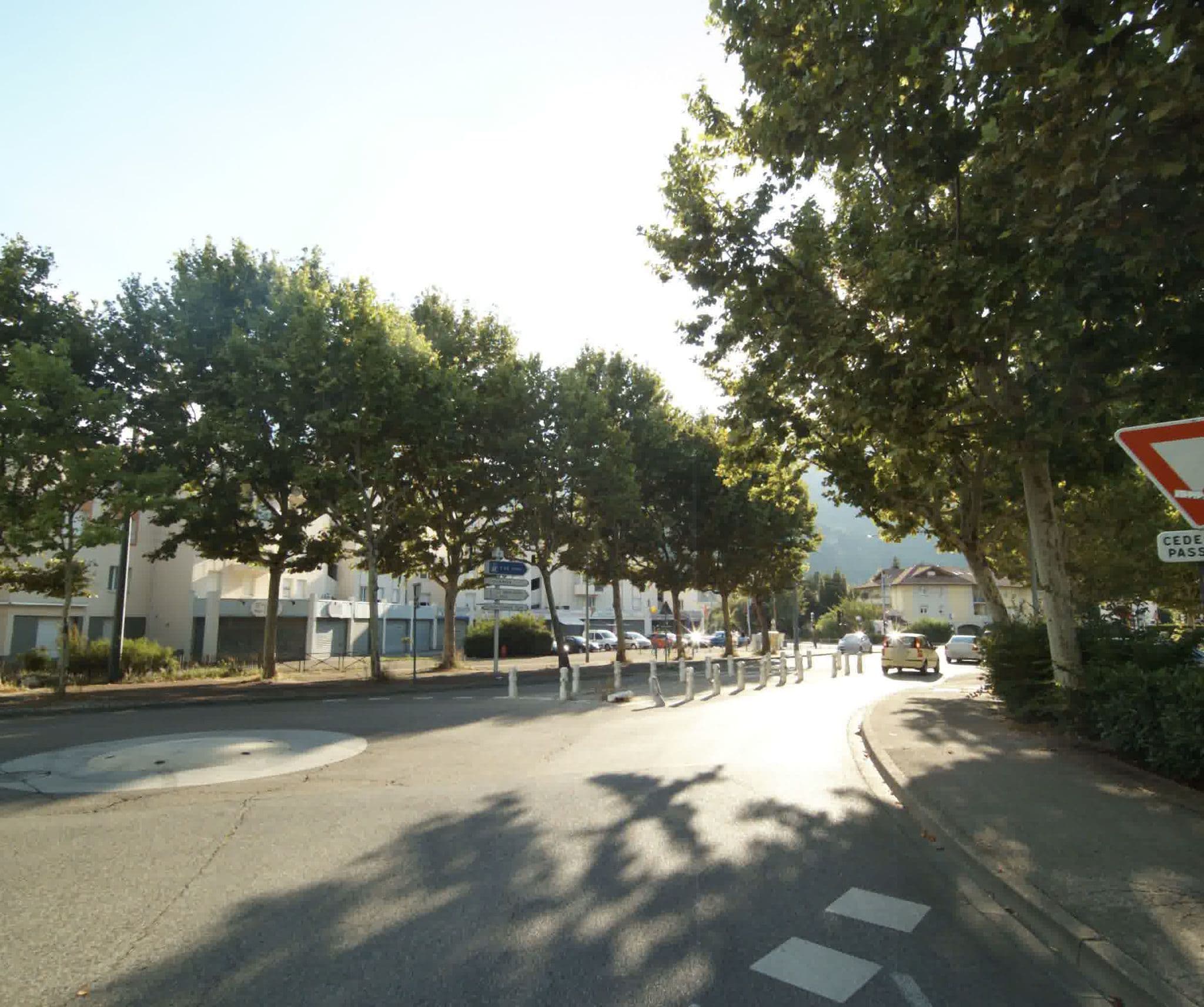 Street view near Restaurant la Cloche, Fontaine — © sogefi (CC BY-SA · Mapillary)
