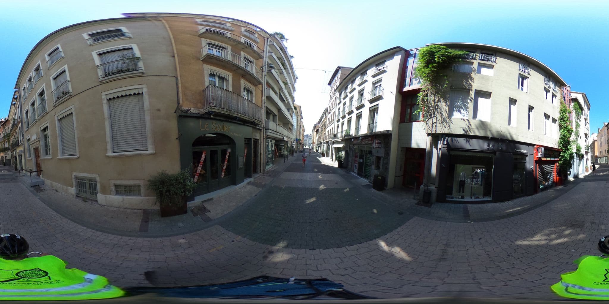 Street view near Federation Nationale Accueil Paysan, Grenoble — © binnette (CC BY-SA · Mapillary)