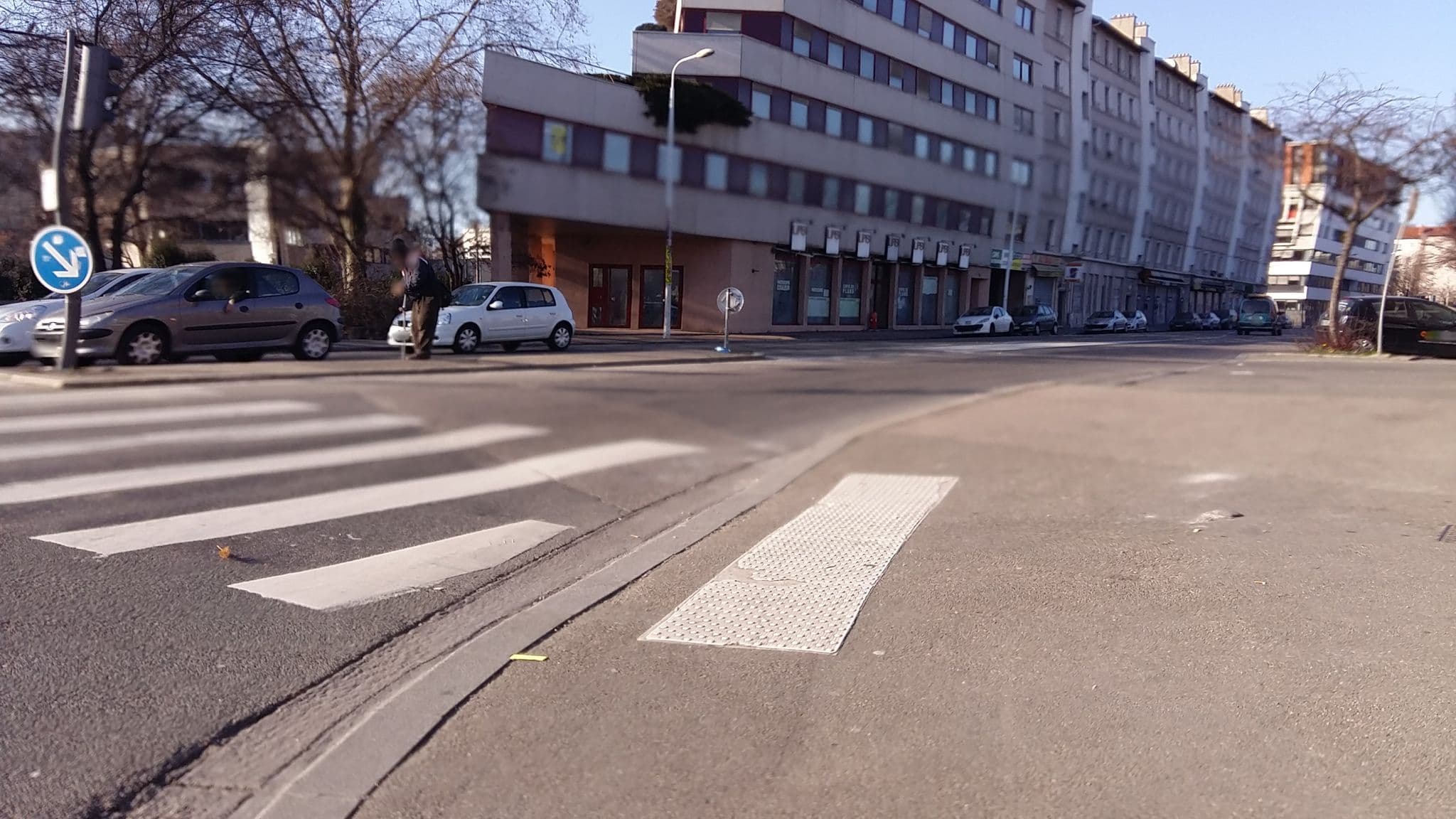 Street view near Selectour - Bleu Voyages, La Mulatière — © blueberry (CC BY-SA · Mapillary)