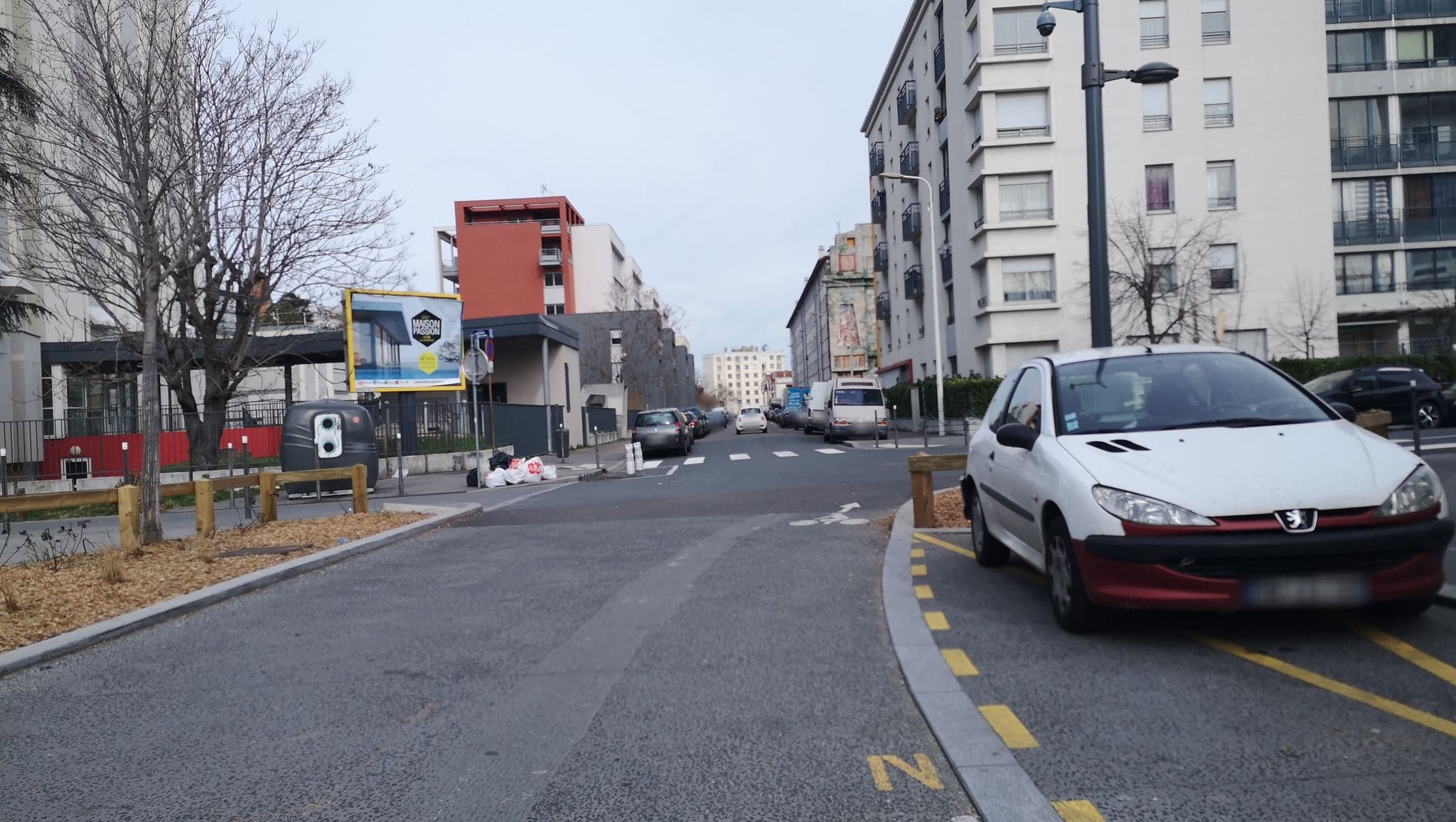 Street view near Adoma, Lyon 07 — © blueberry (CC BY-SA · Mapillary)
