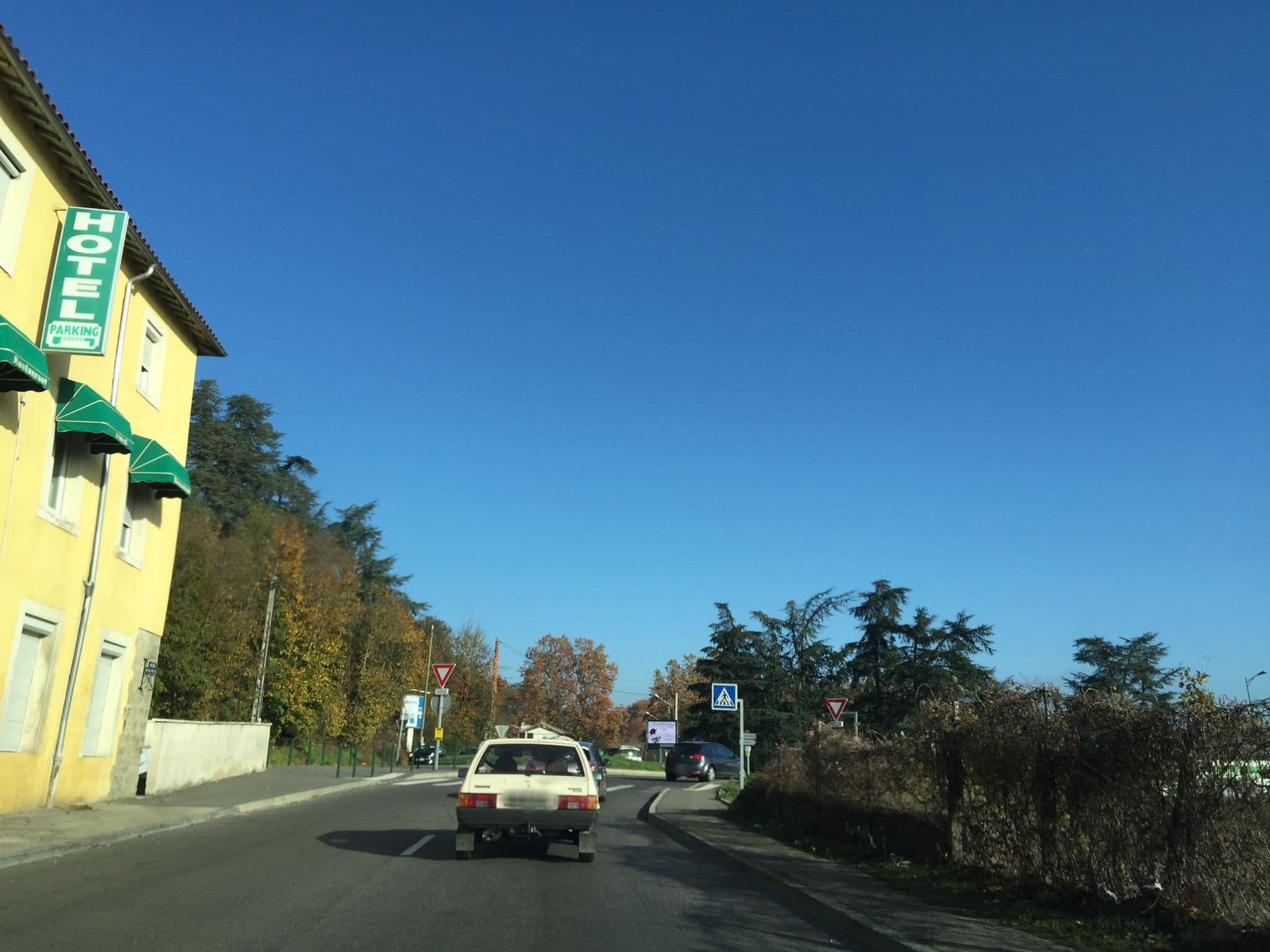 Street view near Pizzeria PizzAmore Vourles 7 chemins, Vourles — © geraldchatagnon (CC BY-SA · Mapillary)