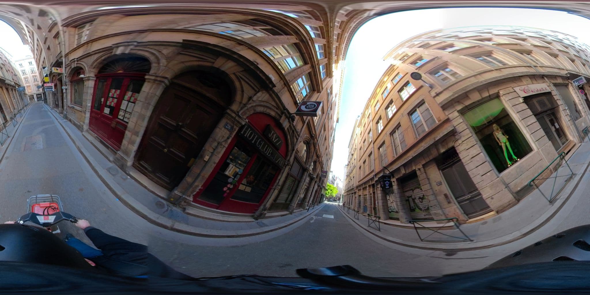 Street view near Le 27 l, Lyon 01 — © po_gregoire (CC BY-SA · Mapillary)