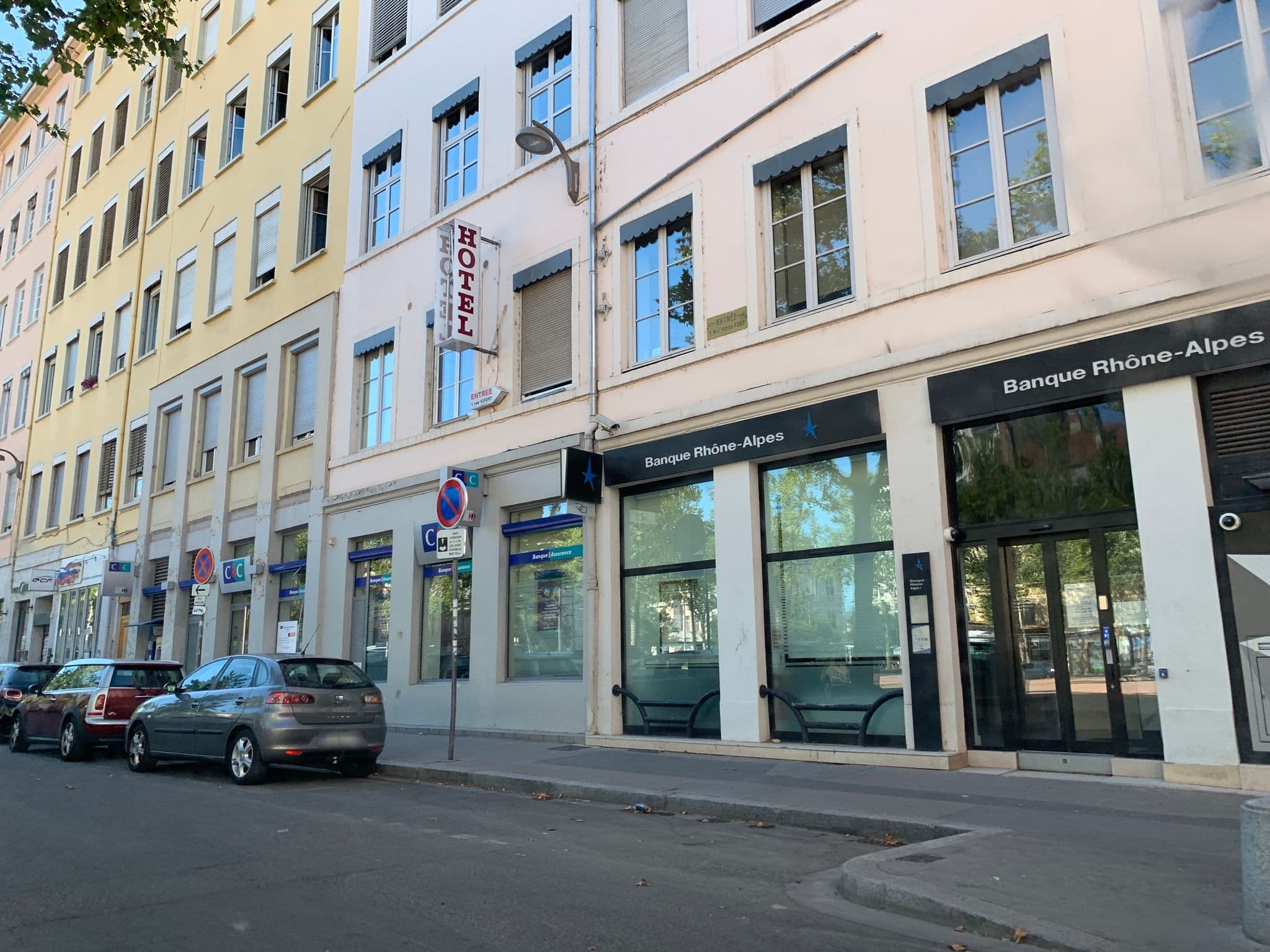 Street view near Hôtel de la Poste, Lyon 04 — © thepriben (CC BY-SA · Mapillary)