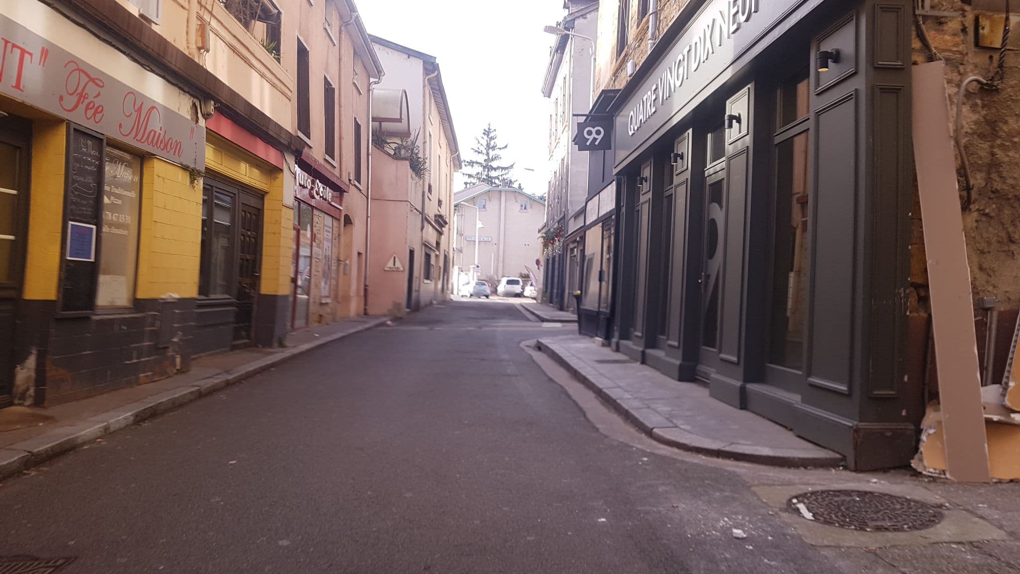 Street view near Côté Saône, Caluire-et-Cuire — © gileri (CC BY-SA · Mapillary)