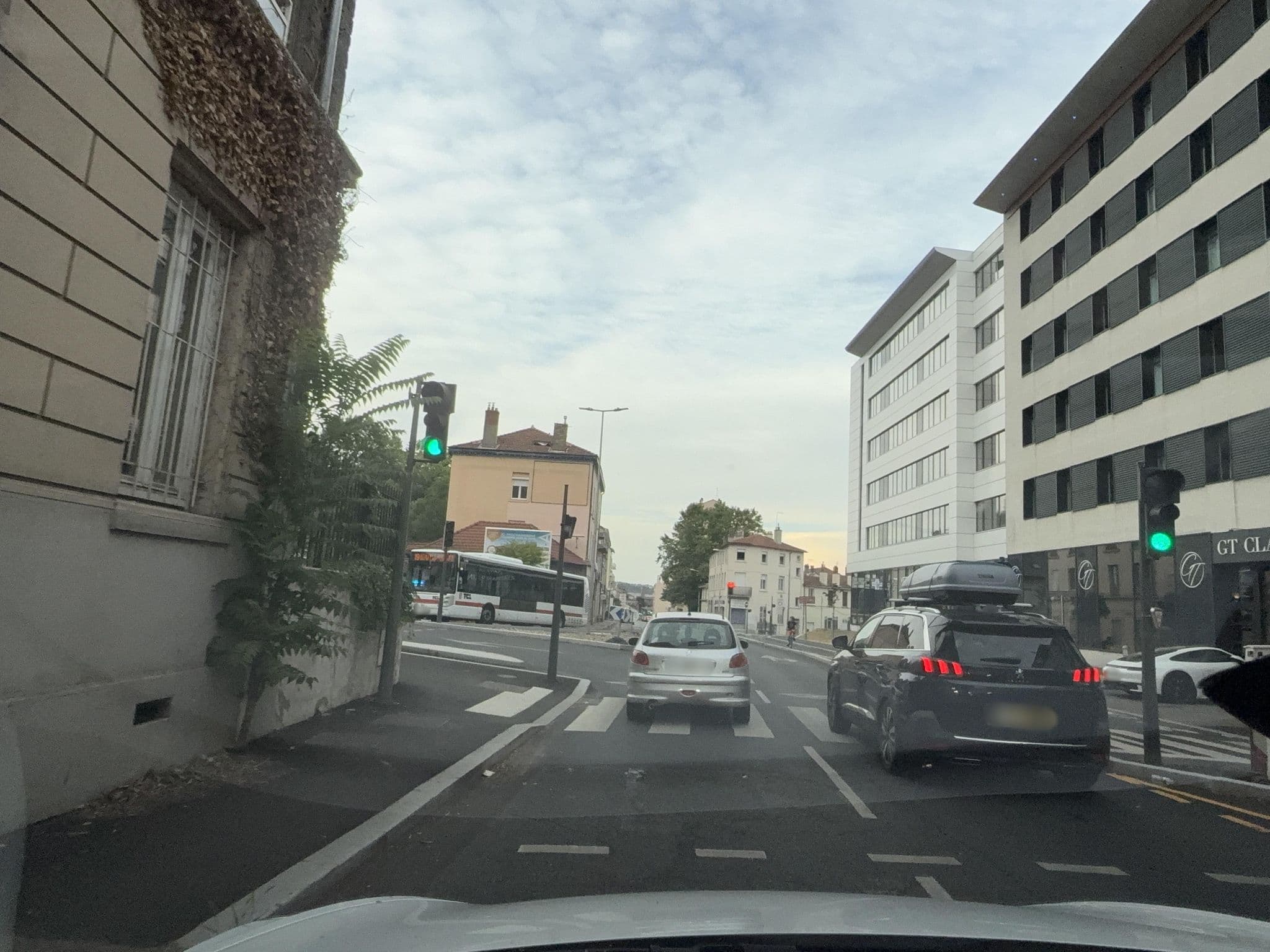 Street view near B&B Hôtel, Lyon 09 — © ottor (CC BY-SA · Mapillary)