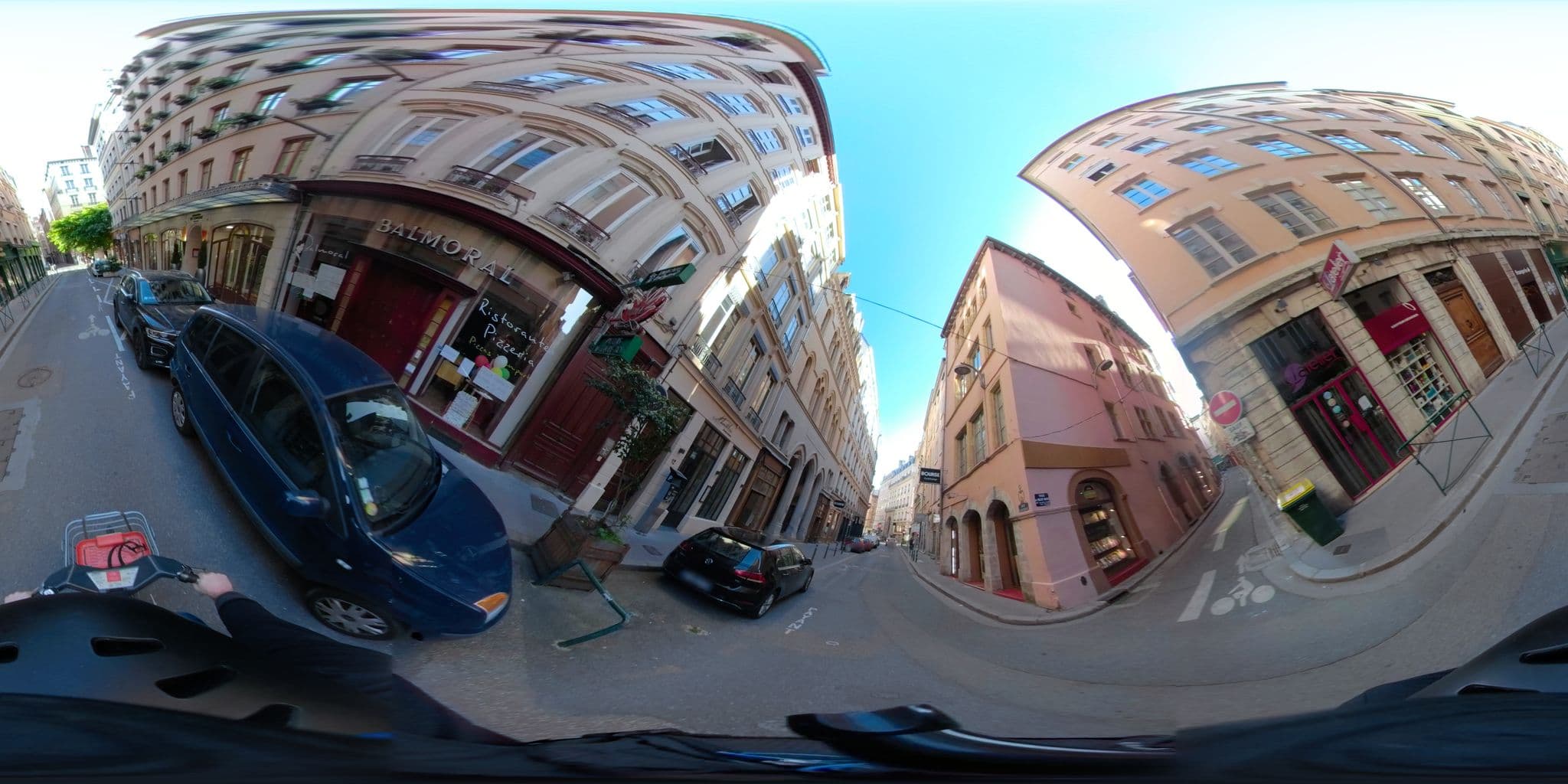 Street view near La Suite Lanterne, Lyon 01 — © po_gregoire (CC BY-SA · Mapillary)
