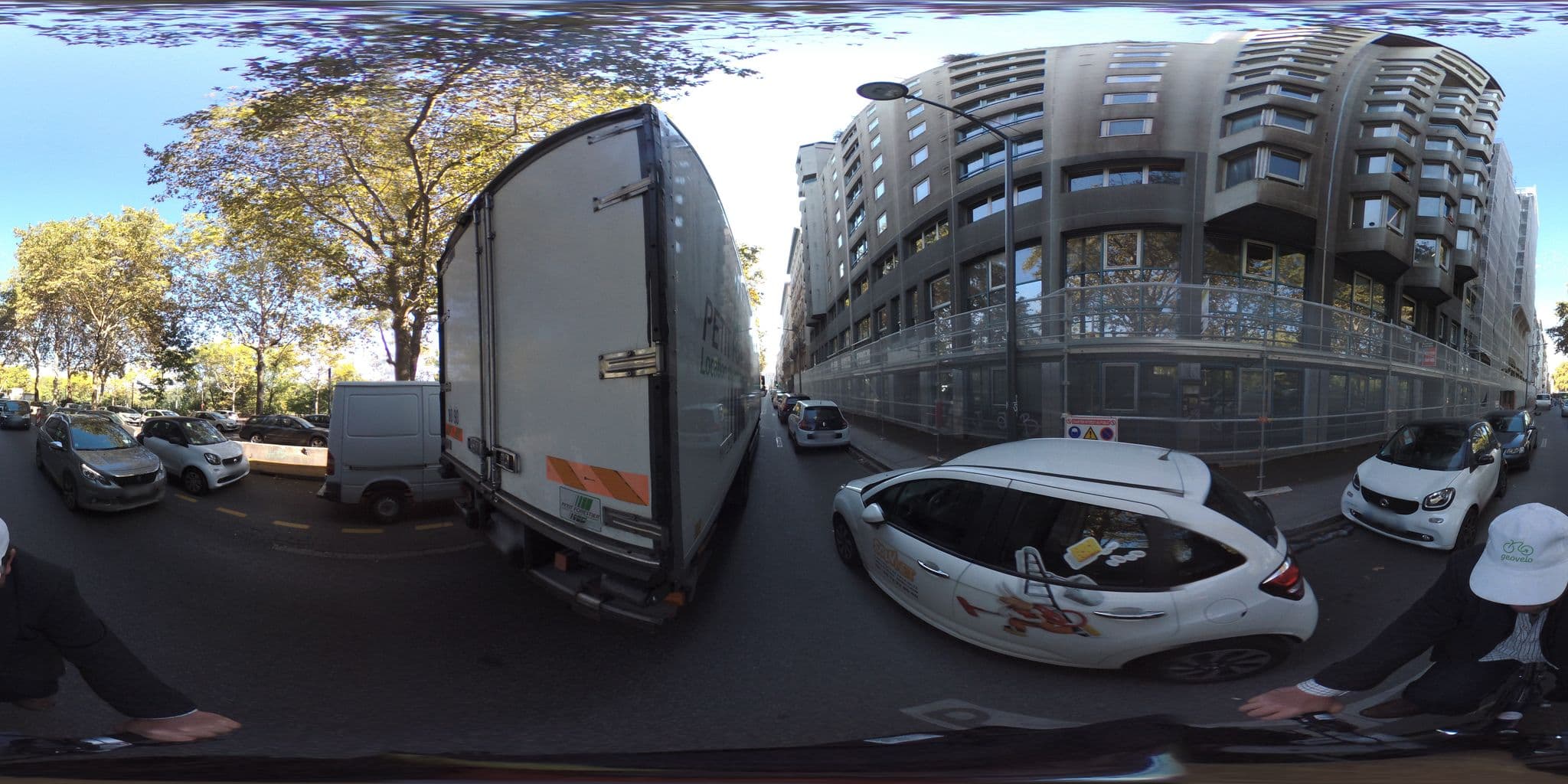 Street view near Sceram, Lyon 04 — © simon_geovelo (CC BY-SA · Mapillary)