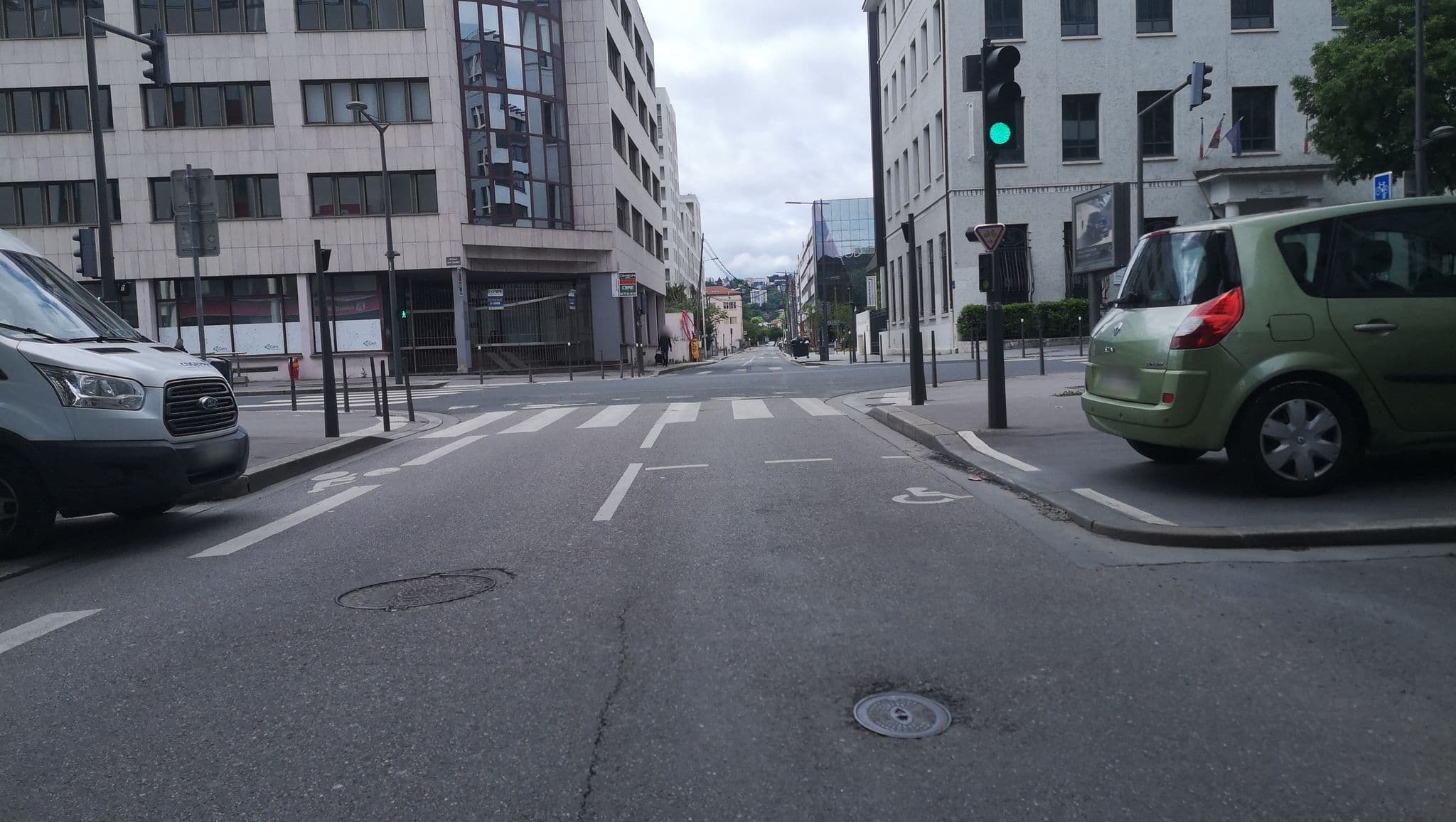 Street view near Park & Suites, Lyon 07 — © blueberry (CC BY-SA · Mapillary)