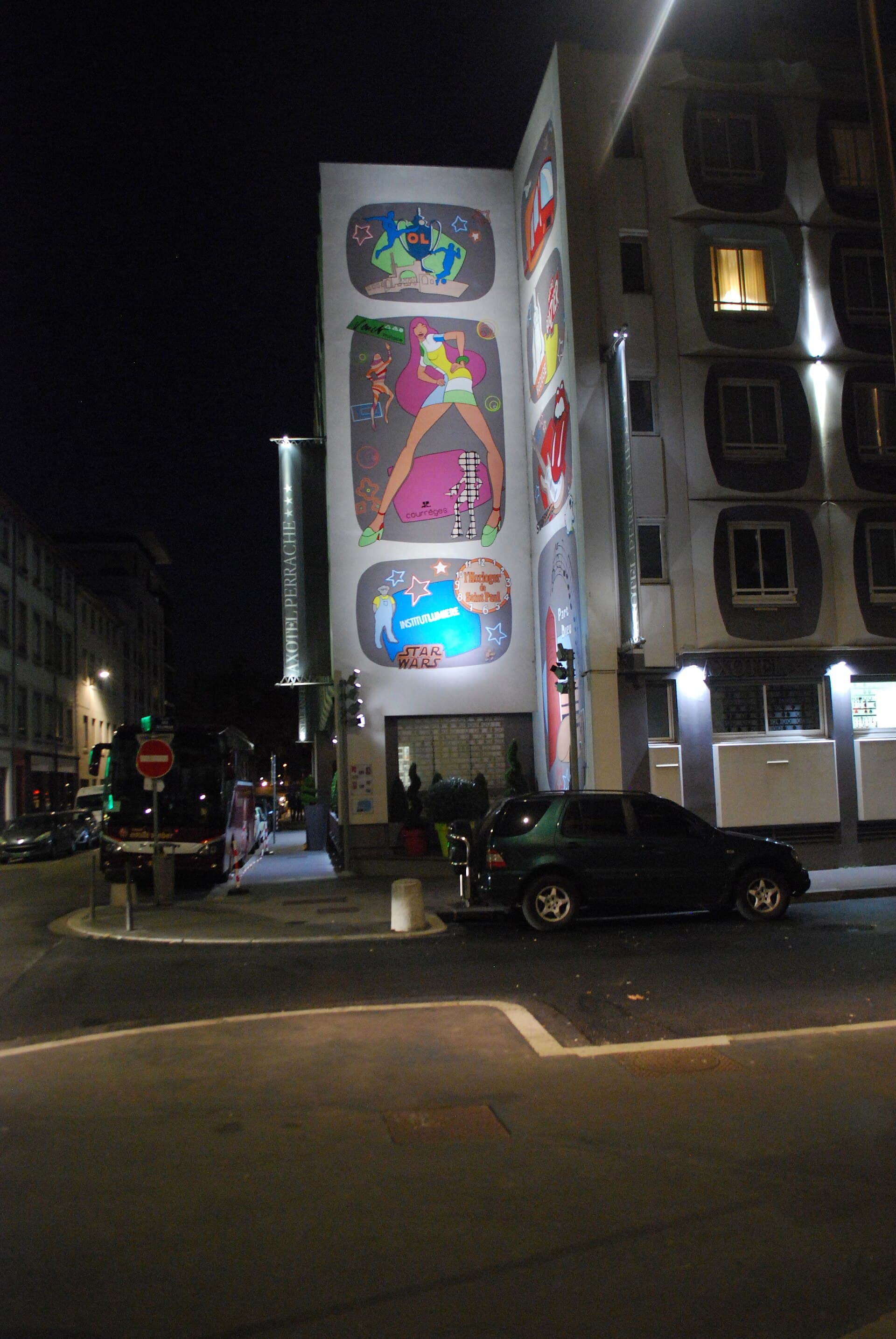 Axotel Perrache (via Wikimedia Commons, CC BY-SA 4.0)