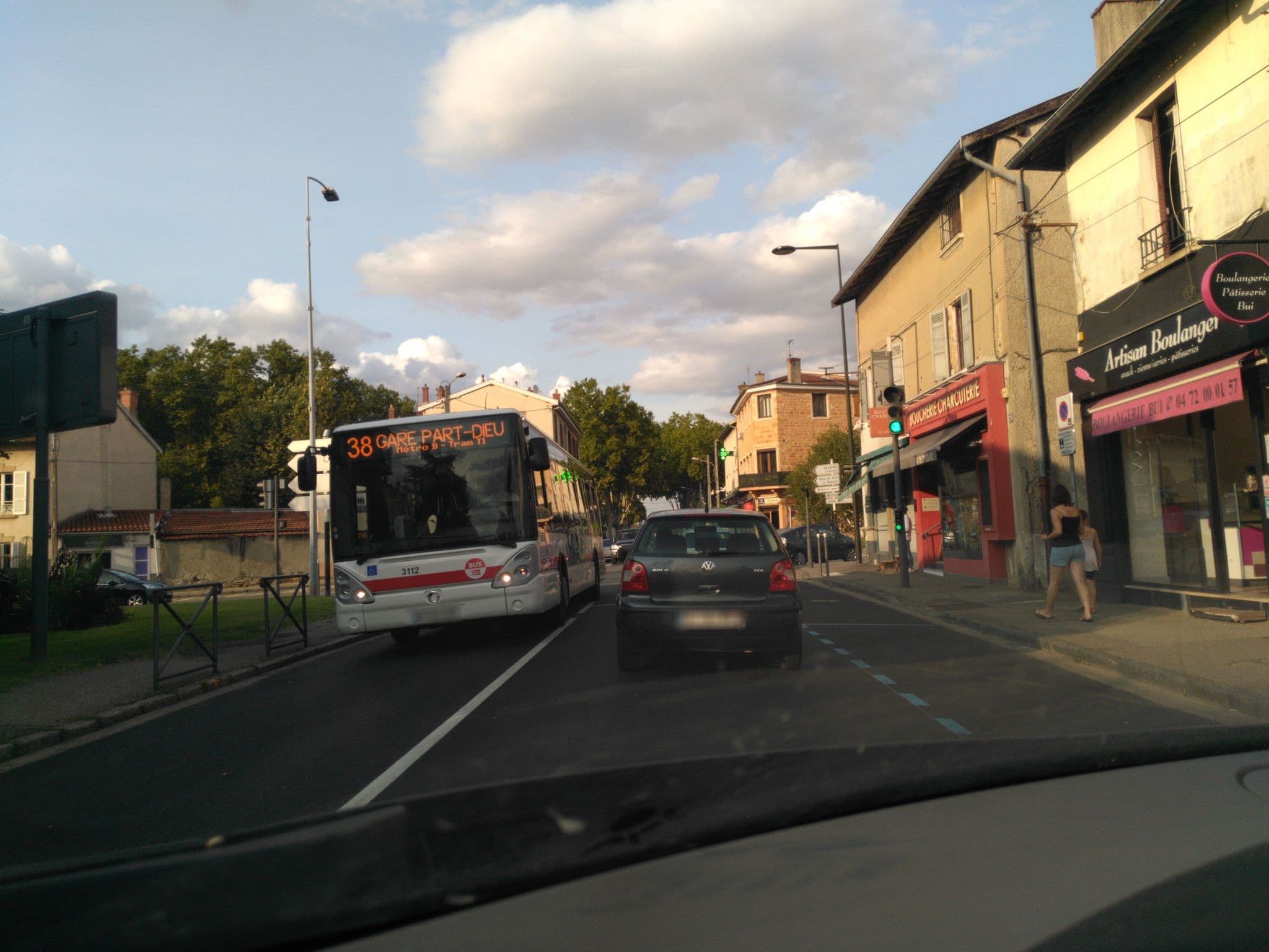 Street view near Un Jardin En Ville, Caluire-et-Cuire — © vho (CC BY-SA · Mapillary)