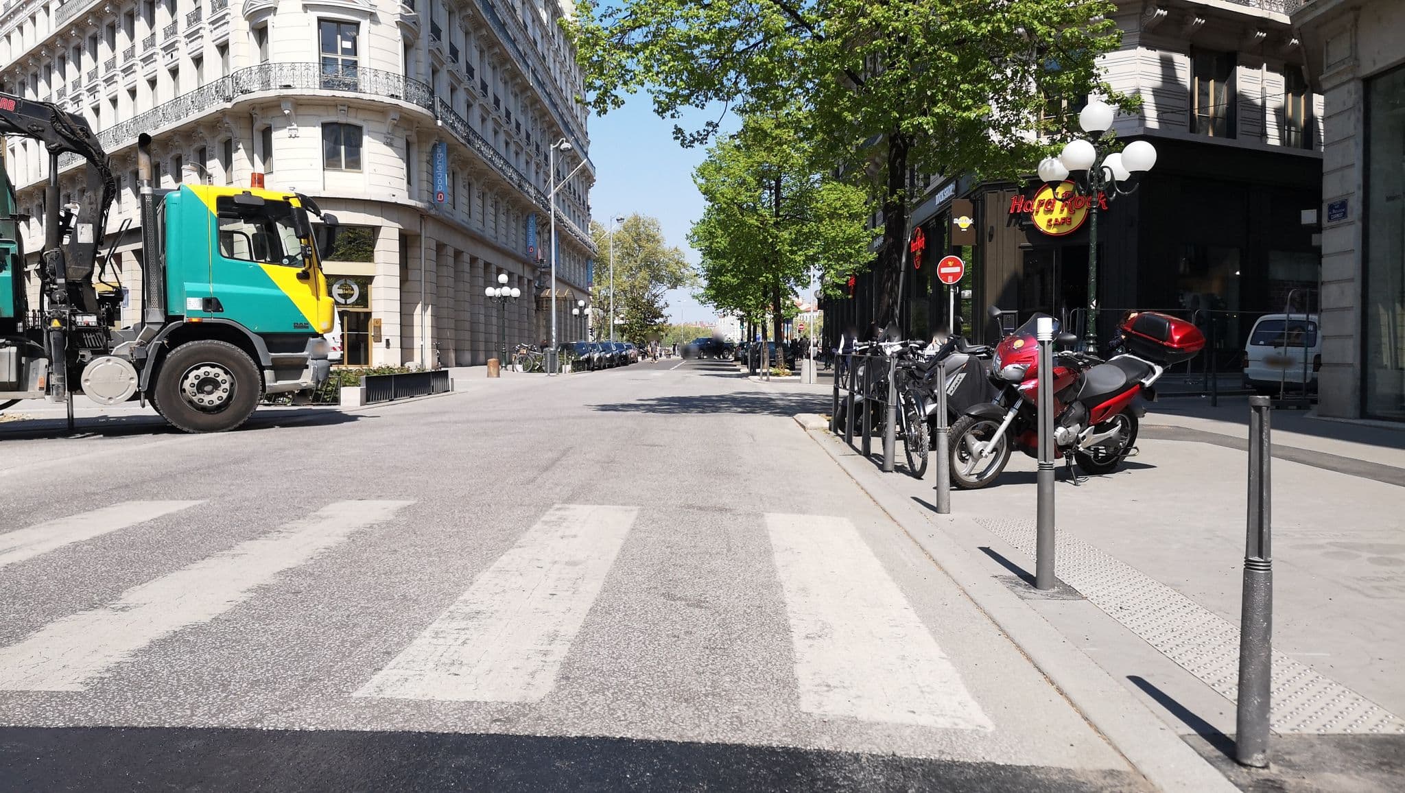 Street view near Arts Hotels, Lyon 01 — © blueberry (CC BY-SA · Mapillary)