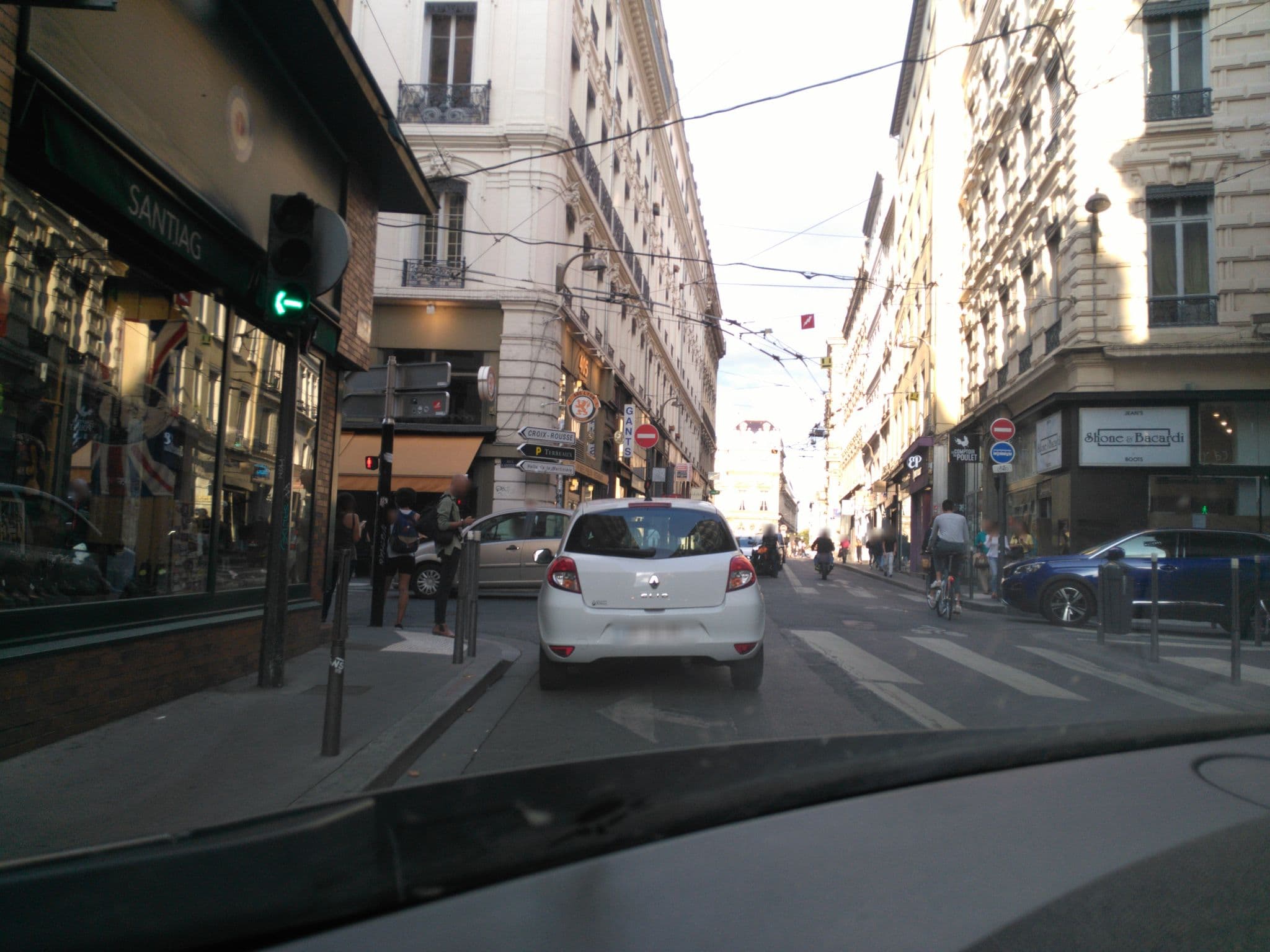 Street view near Appartements Hôtel de Ville – Riva Lofts & Suites, Lyon 01 — © vho (CC BY-SA · Mapillary)