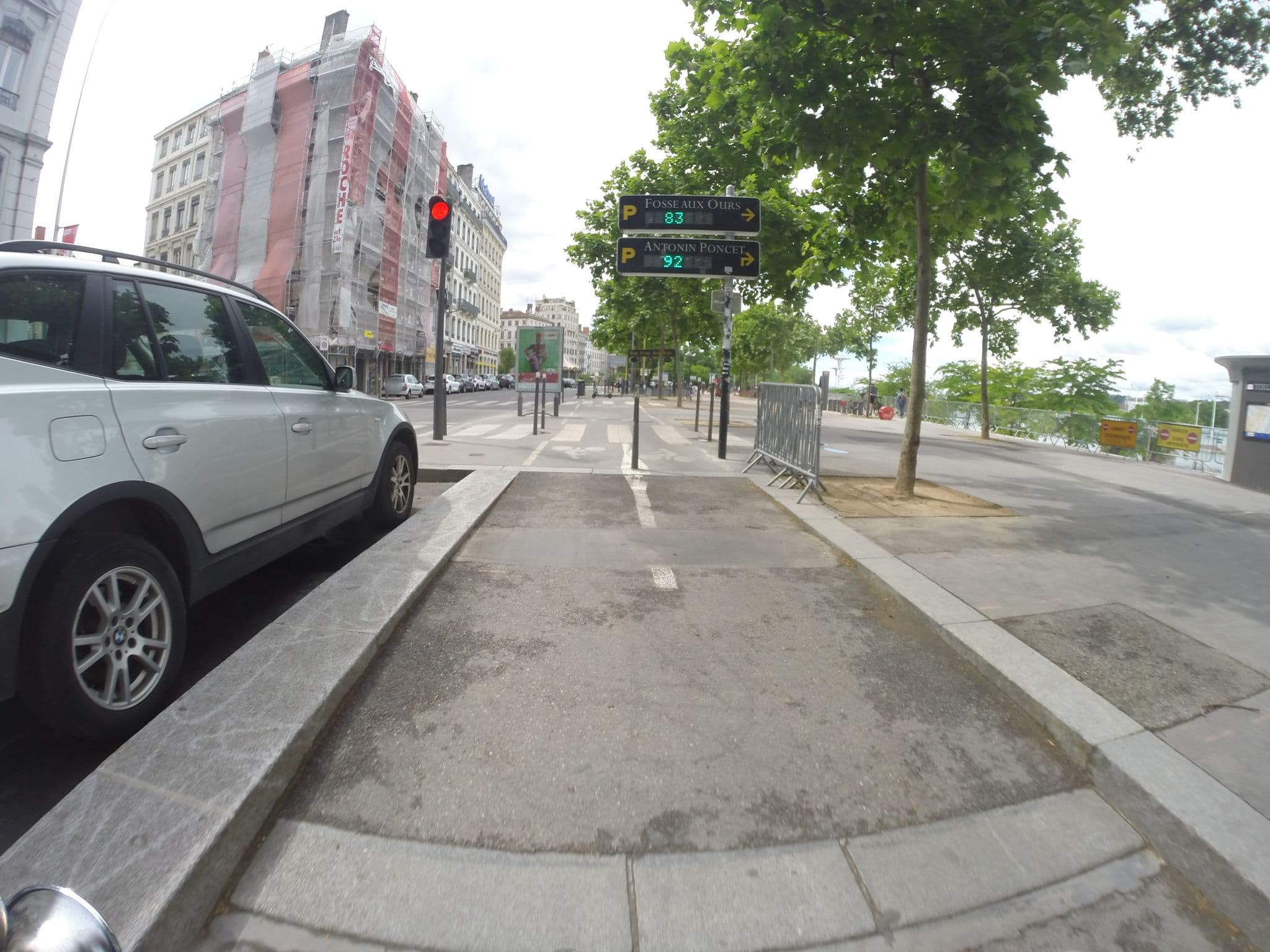 Street view near B&B Les Galets, Lyon 02 — © gileri (CC BY-SA · Mapillary)