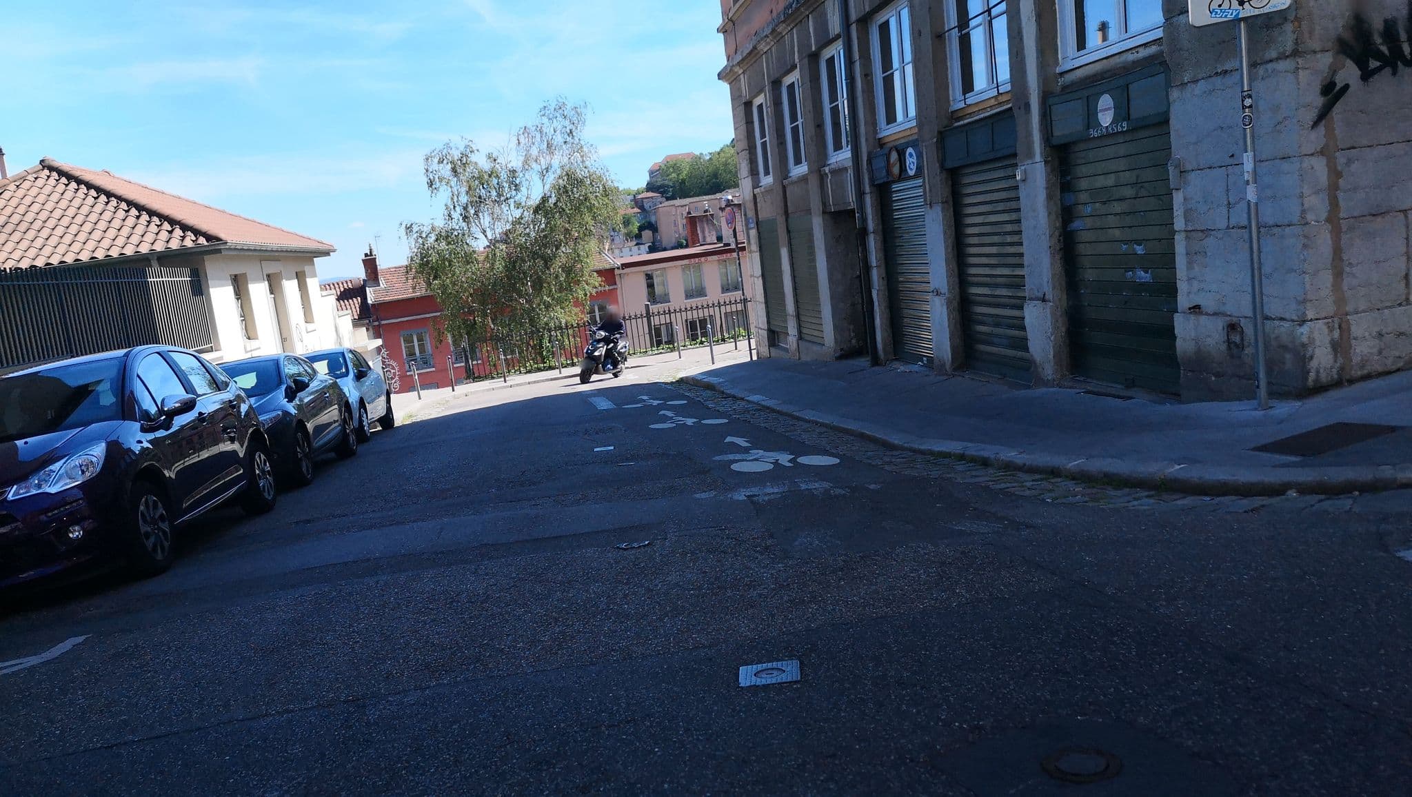 Street view near La Maison aux 365 Fenetres, Lyon 04 — © blueberry (CC BY-SA · Mapillary)