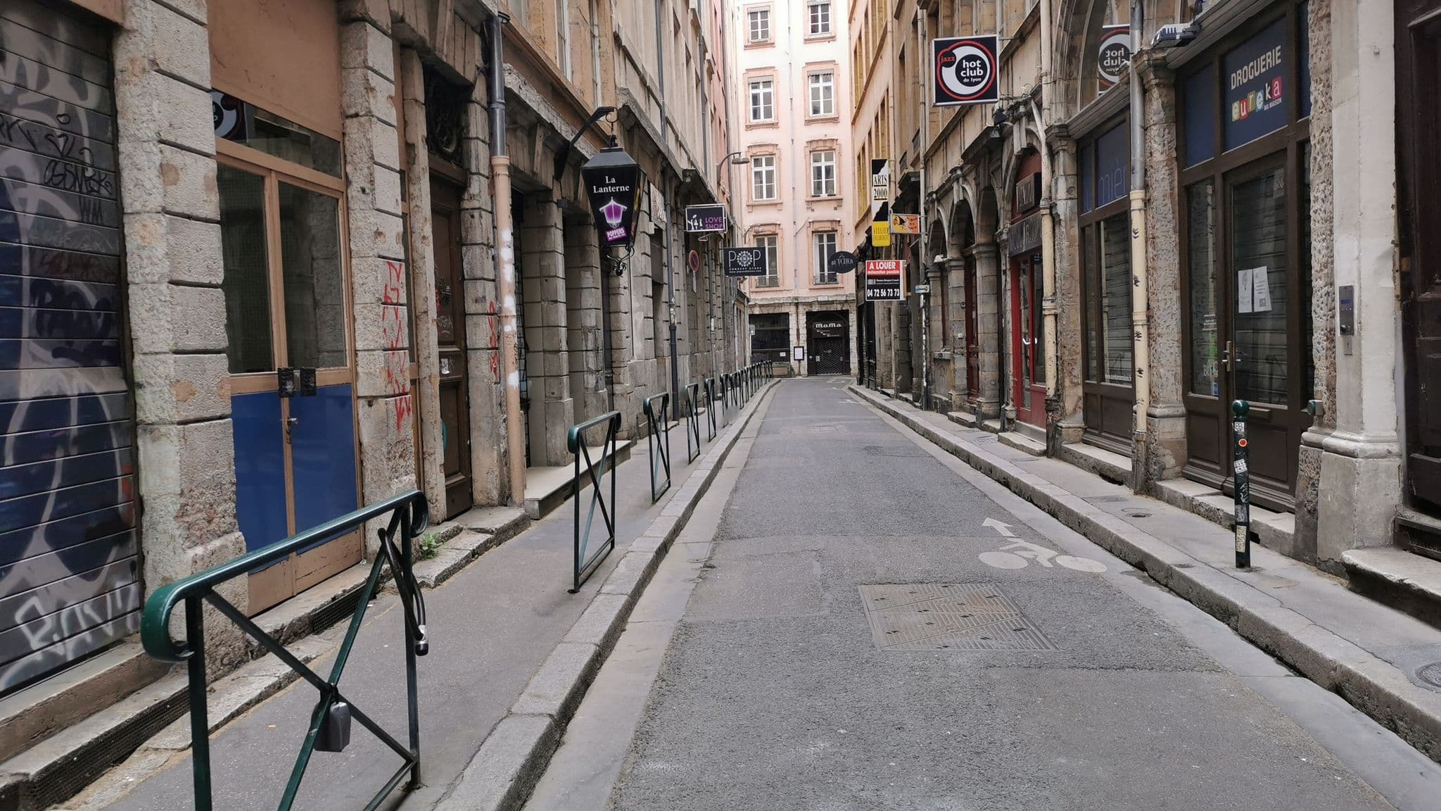 Street view near Les Toits de Lyon, Lyon 01 — © pogregoire (CC BY-SA · Mapillary)