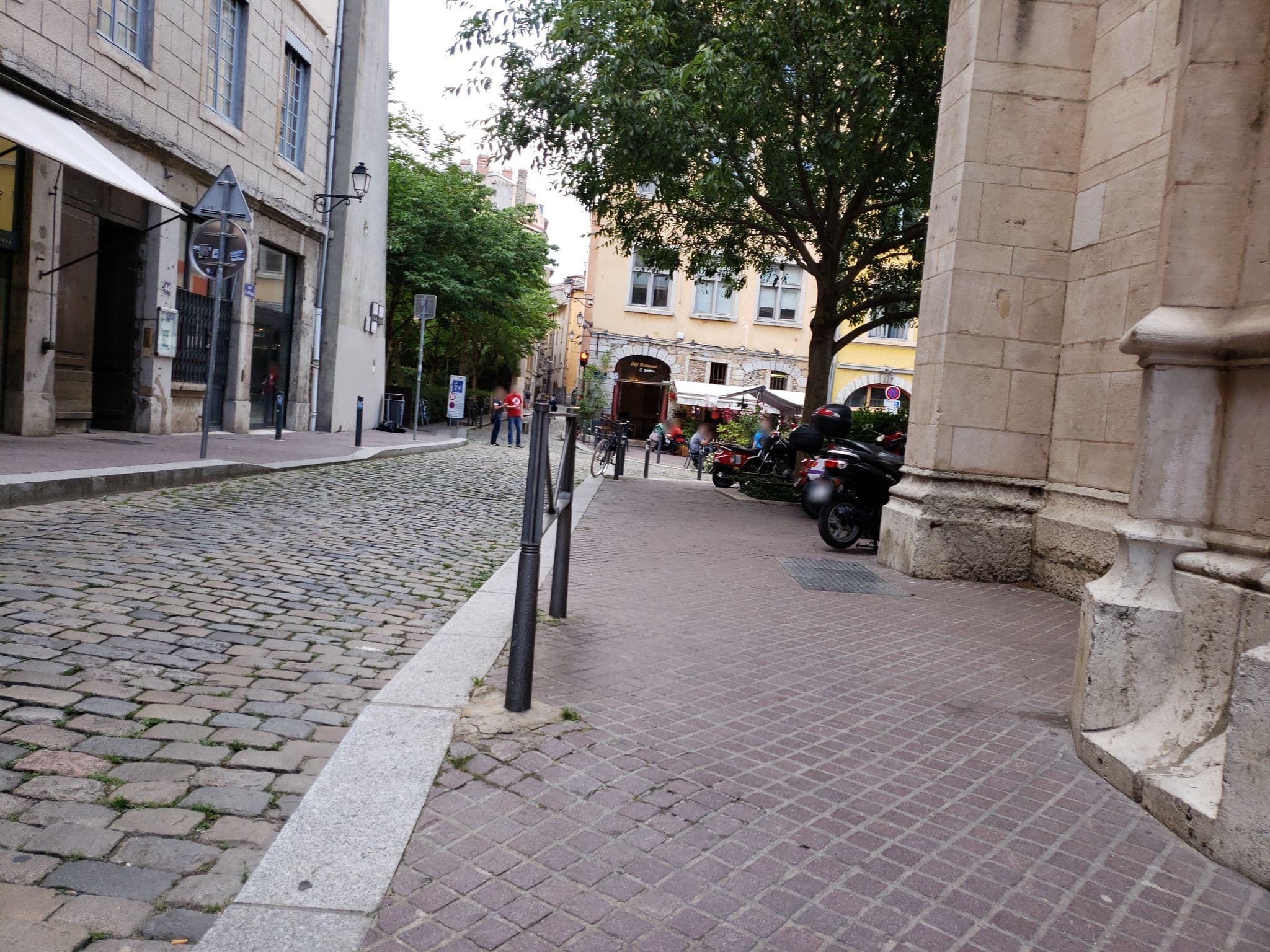 Street view near Le Saint Georges by Mon Hôtel Particulier, Lyon 05 — © mapfool (CC BY-SA · Mapillary)