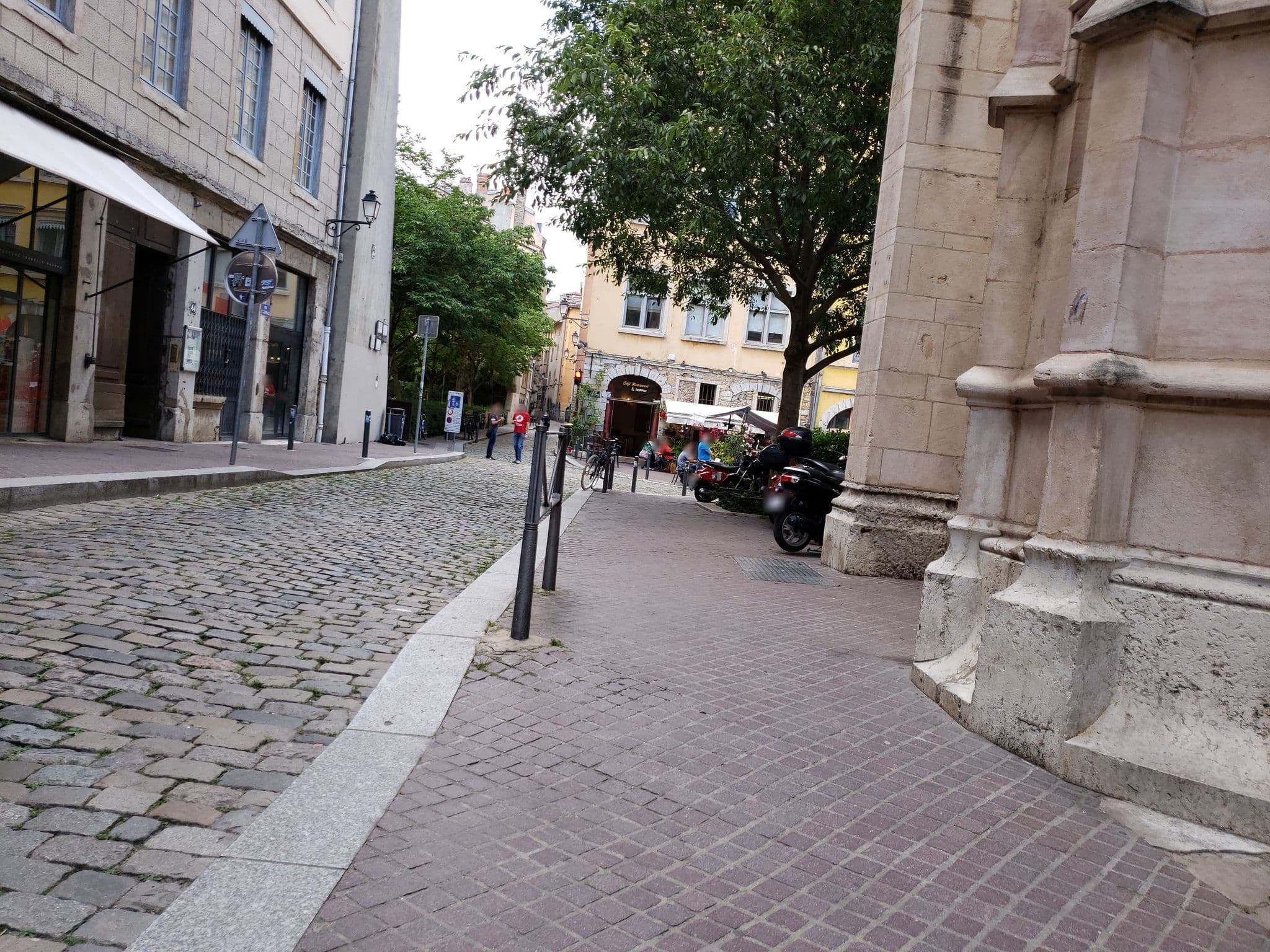 Street view near Le Vieux Lyon charmant et authentique, Lyon 05 — © mapfool (CC BY-SA · Mapillary)