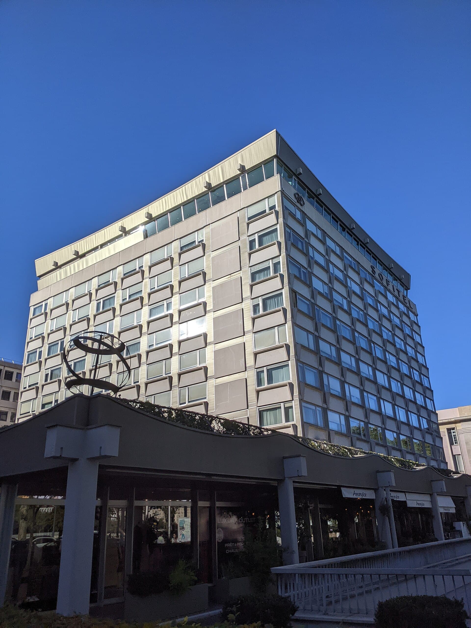 Sofitel Lyon Bellecour (via Wikimedia Commons, CC BY-SA 4.0)