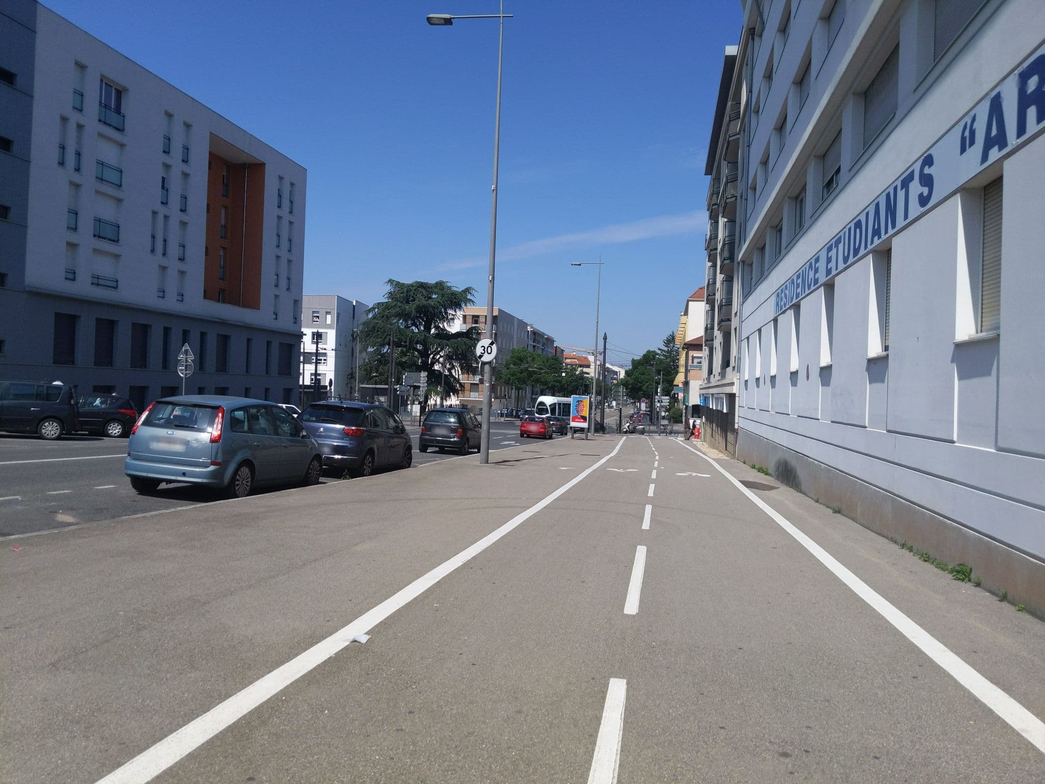 Street view near Antaeus, Bron — © francisgiac (CC BY-SA · Mapillary)