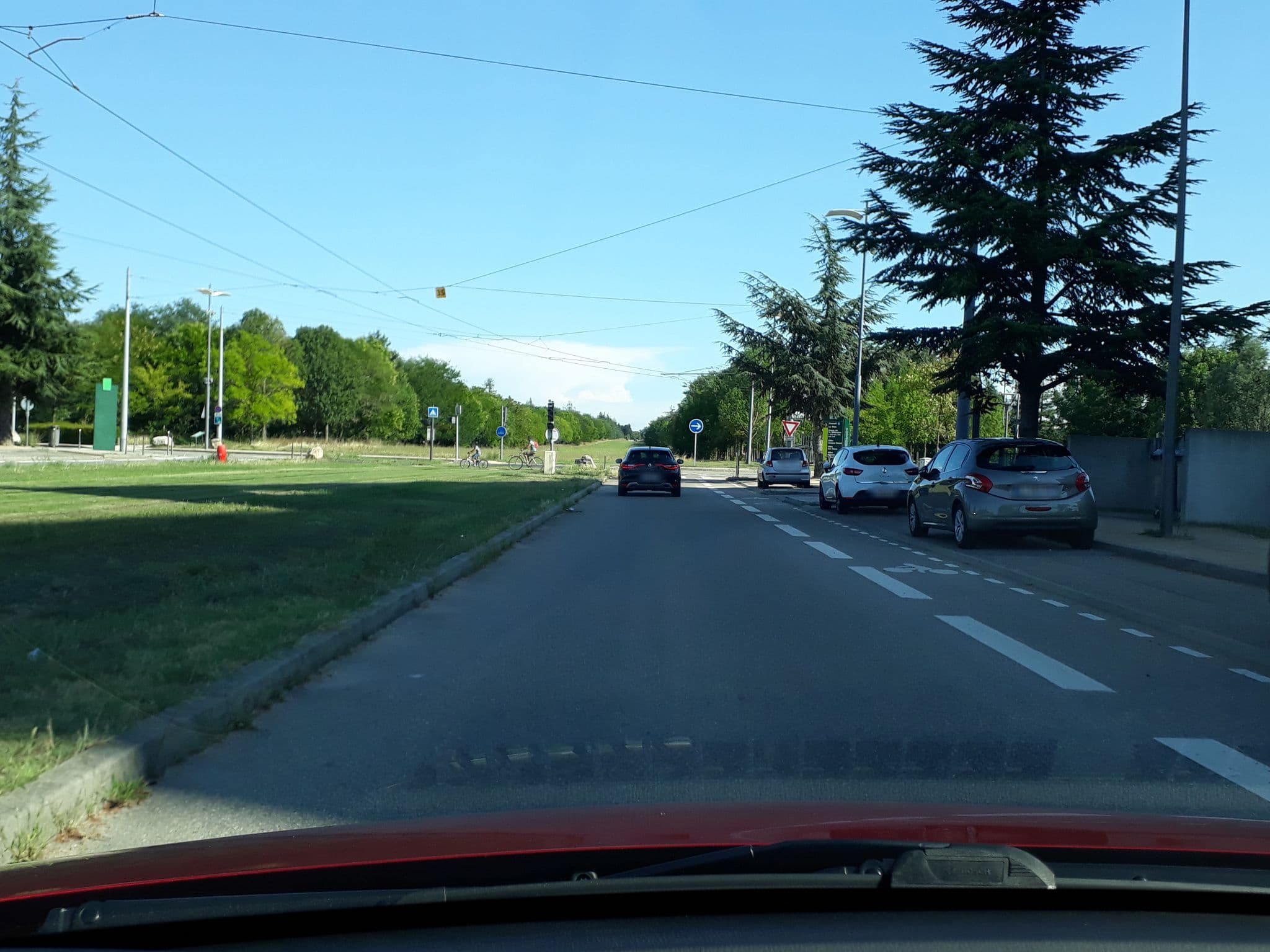 Street view near Golden Tulip Lyon Milleire, Saint-Priest — © lcarrier (CC BY-SA · Mapillary)