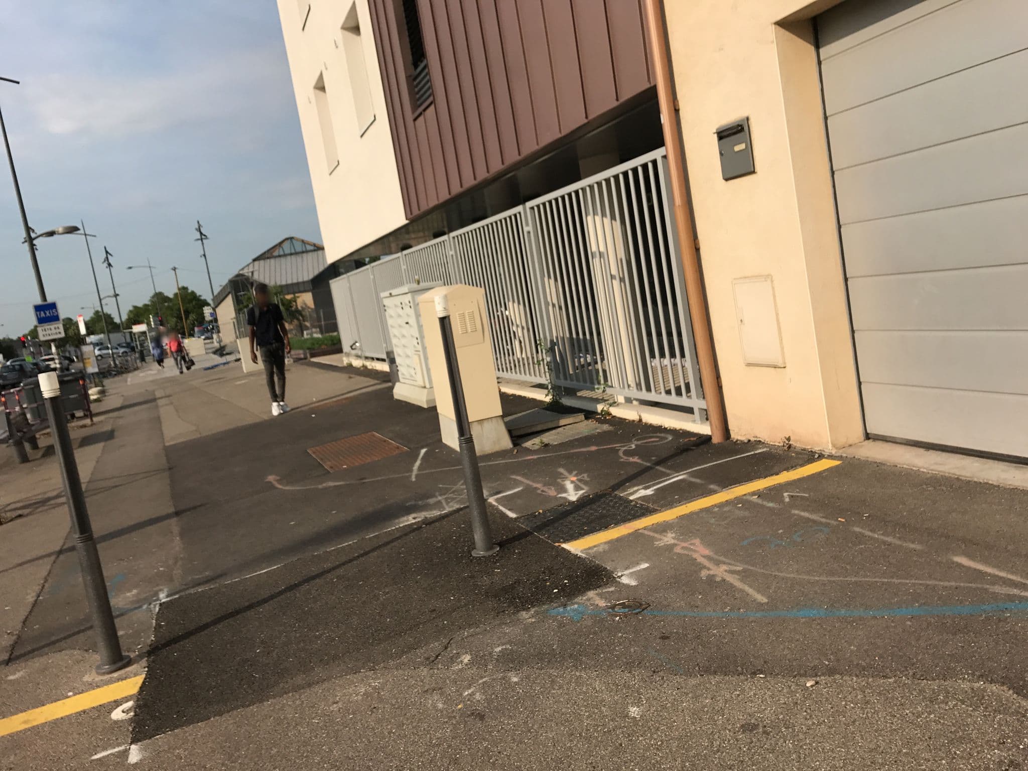 Street view near RESIDENCE ETUDIANTE Nemea, Lyon 08 — © thepriben (CC BY-SA · Mapillary)