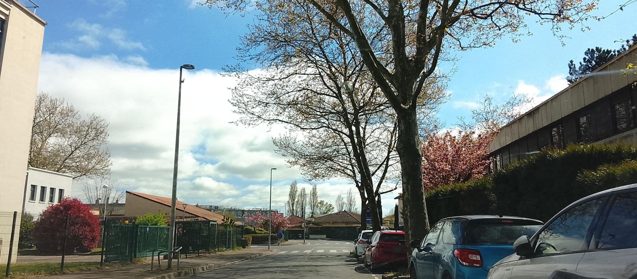 Street view near Stars Hôtel, Bron — © HugoC01 (CC BY-SA · Mapillary)