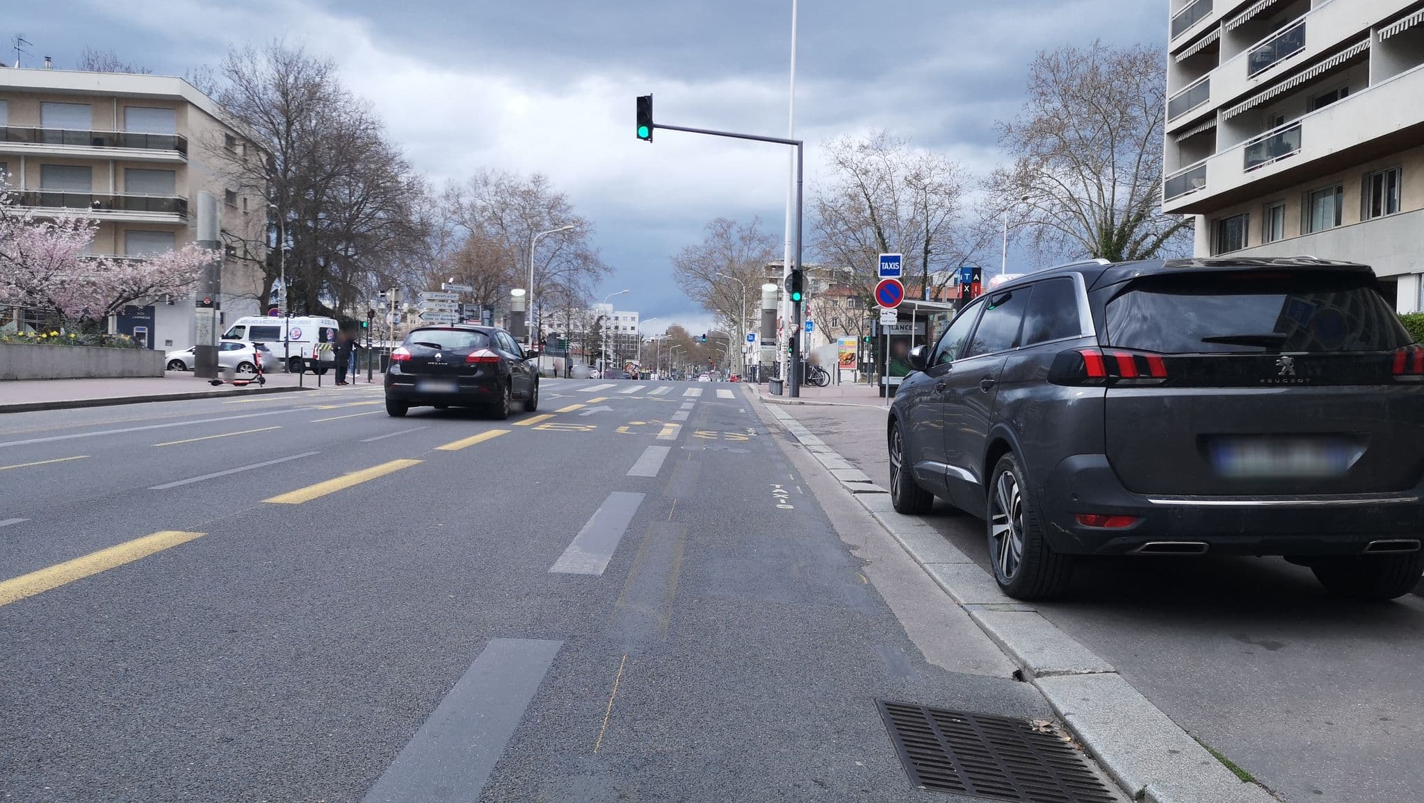 Street view near Hôtel Bar Auto, Lyon 08 — © blueberry (CC BY-SA · Mapillary)
