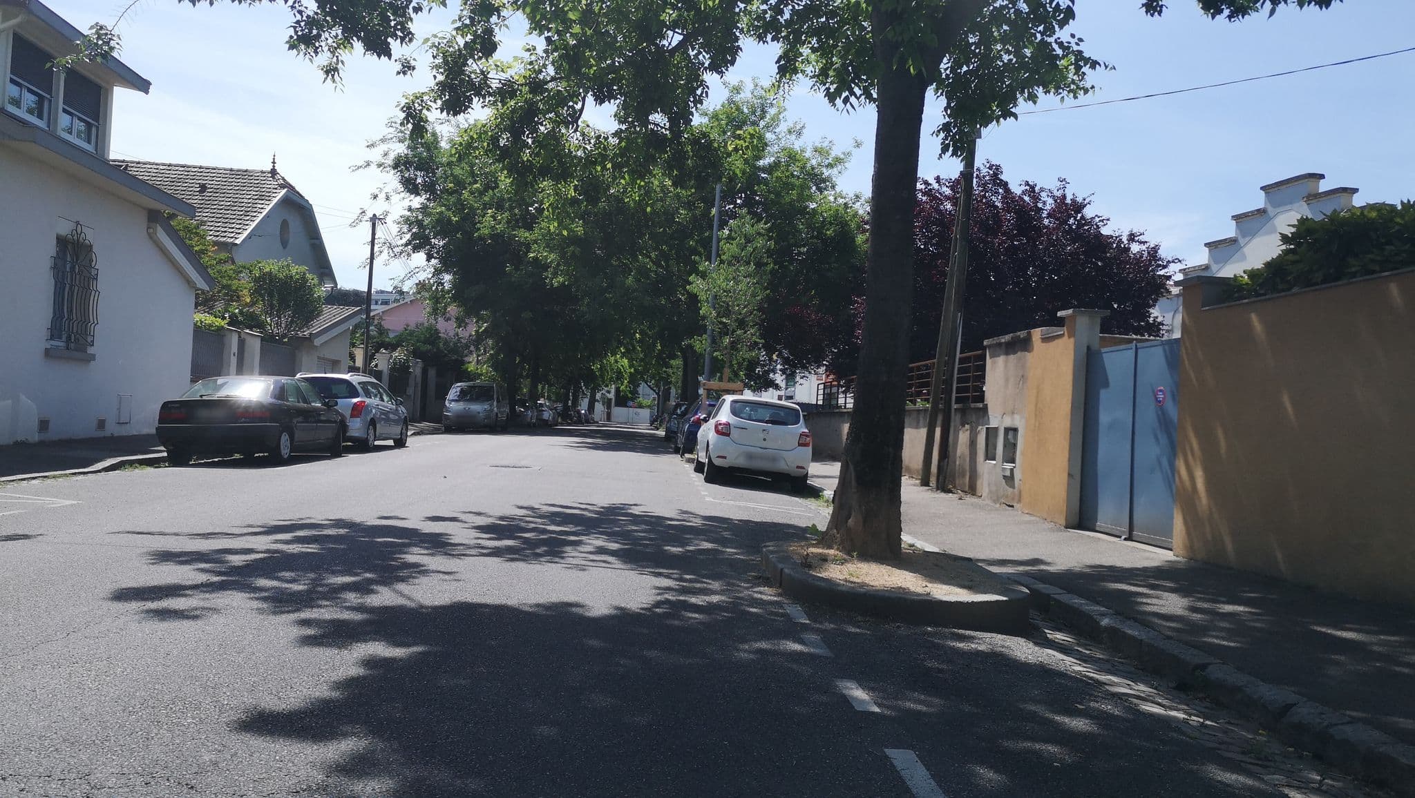 Street view near Maison d'hôtes Bérengère, Lyon 08 — © blueberry (CC BY-SA · Mapillary)