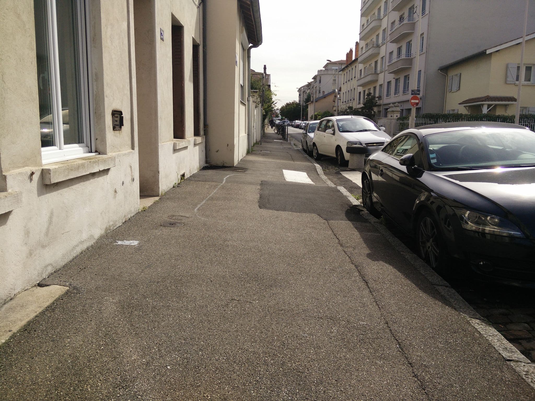 Street view near Le Cocon Lumière, Lyon 08 — © bakfr (CC BY-SA · Mapillary)