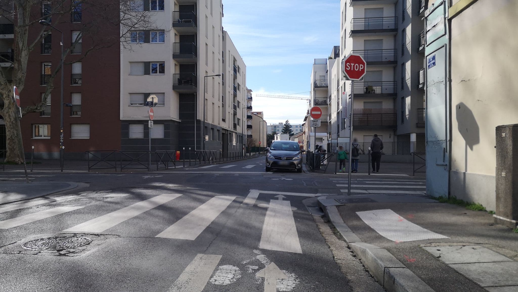 Street view near B&B Lyon, Villeurbanne — © blueberry (CC BY-SA · Mapillary)