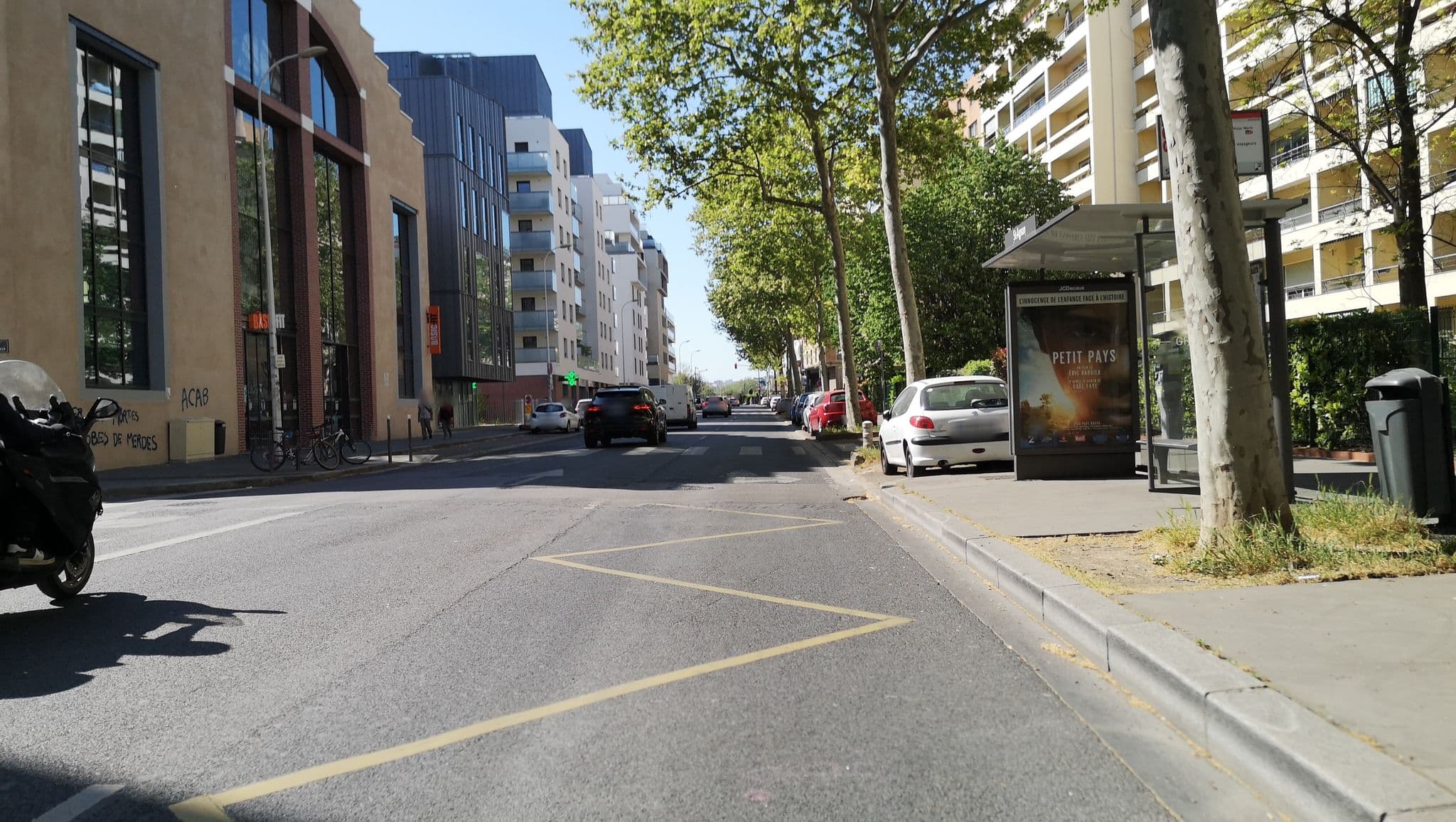 Street view near Direction Départementale de la Sécurité Publique, Lyon 08 — © blueberry (CC BY-SA · Mapillary)