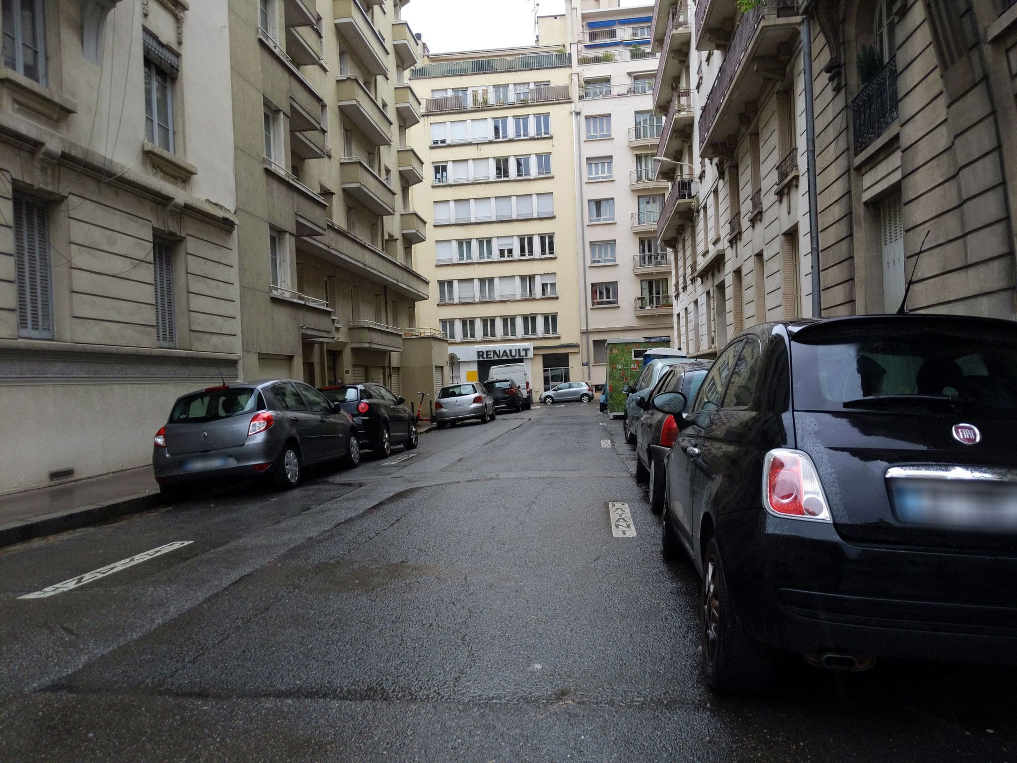 Street view near Appart' Rousseau, Lyon 06 — © francisgiac (CC BY-SA · Mapillary)