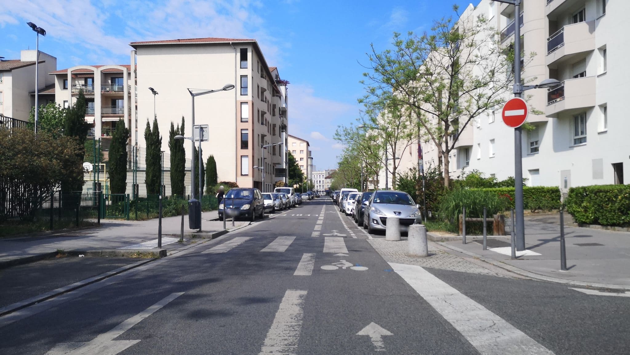 Street view near 19Sisley, Lyon 08 — © blueberry (CC BY-SA · Mapillary)