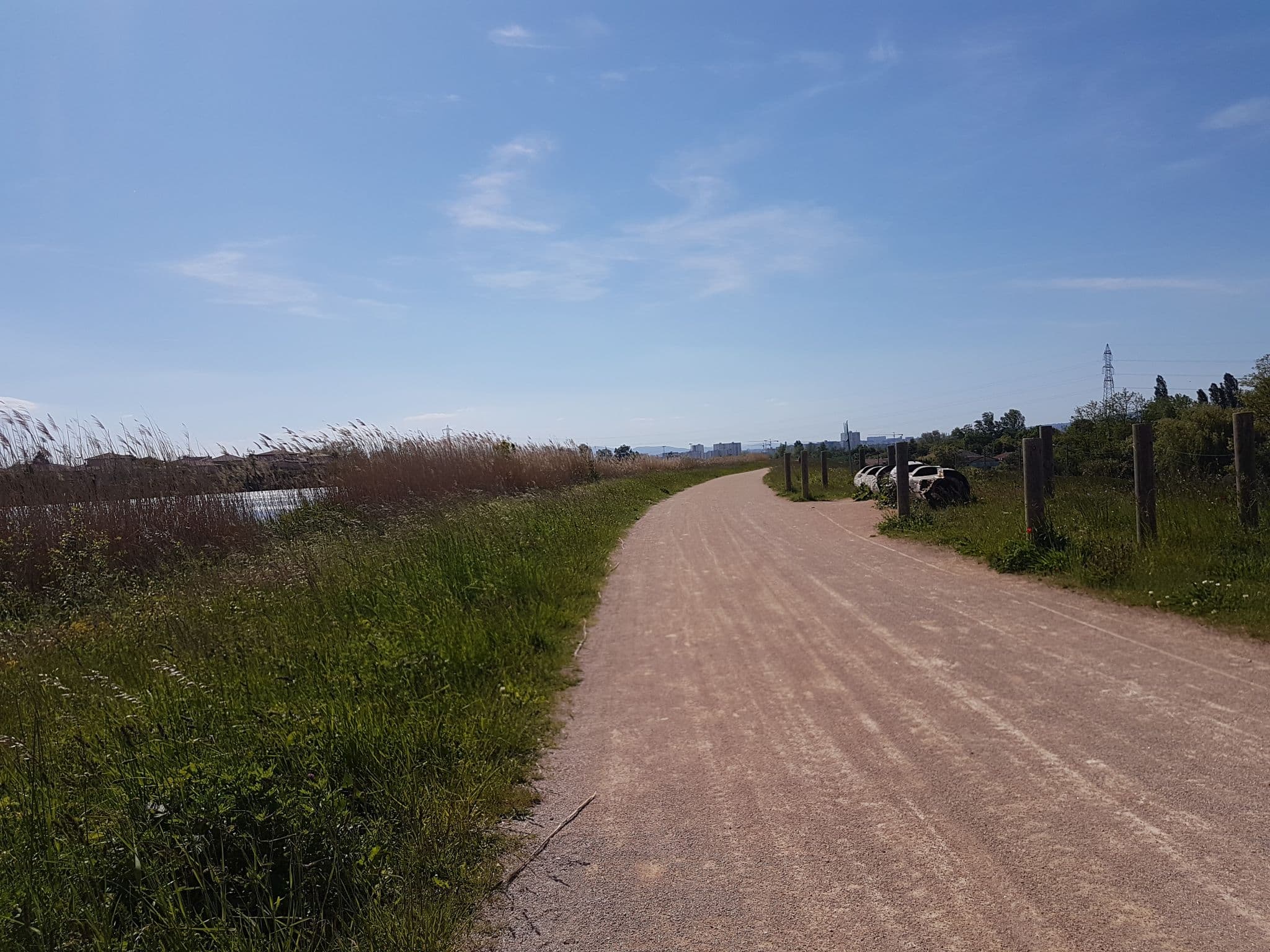 Street view near Lyon, Décines-Charpieu — © changchun1 (CC BY-SA · Mapillary)