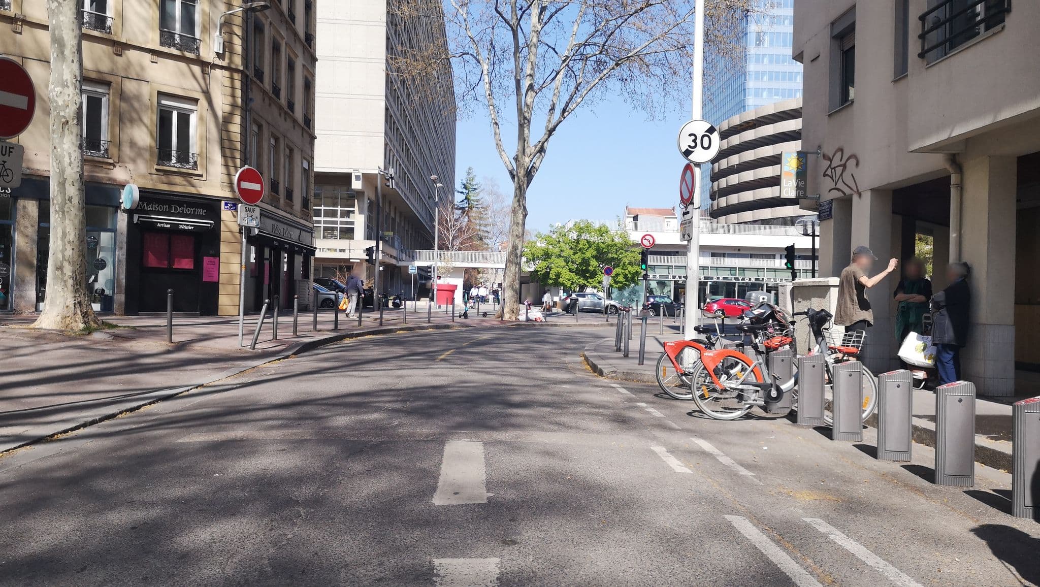 Street view near Appart Moncey, Lyon 03 — © blueberry (CC BY-SA · Mapillary)