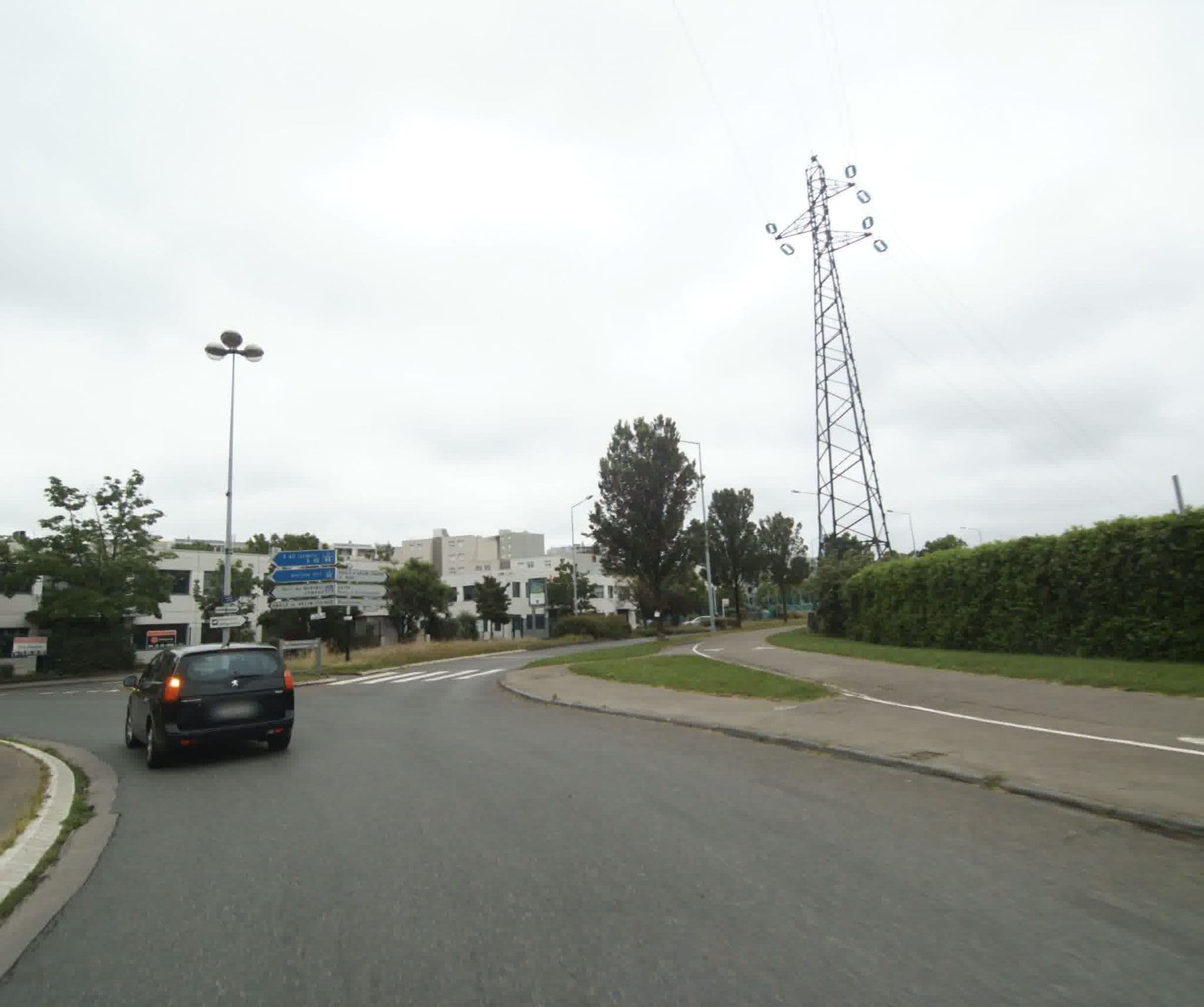 Street view near Formule 1, Vaulx-en-Velin — © sogefi (CC BY-SA · Mapillary)
