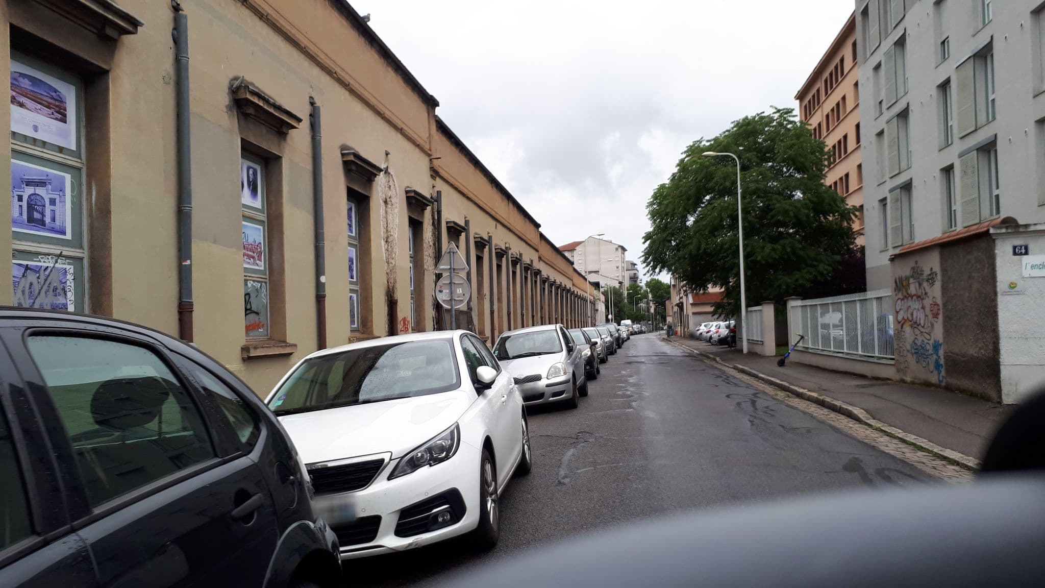 Street view near LE RELAIS DE GRANGE BLANCHE, Lyon 08 — © jitenshaniko (CC BY-SA · Mapillary)