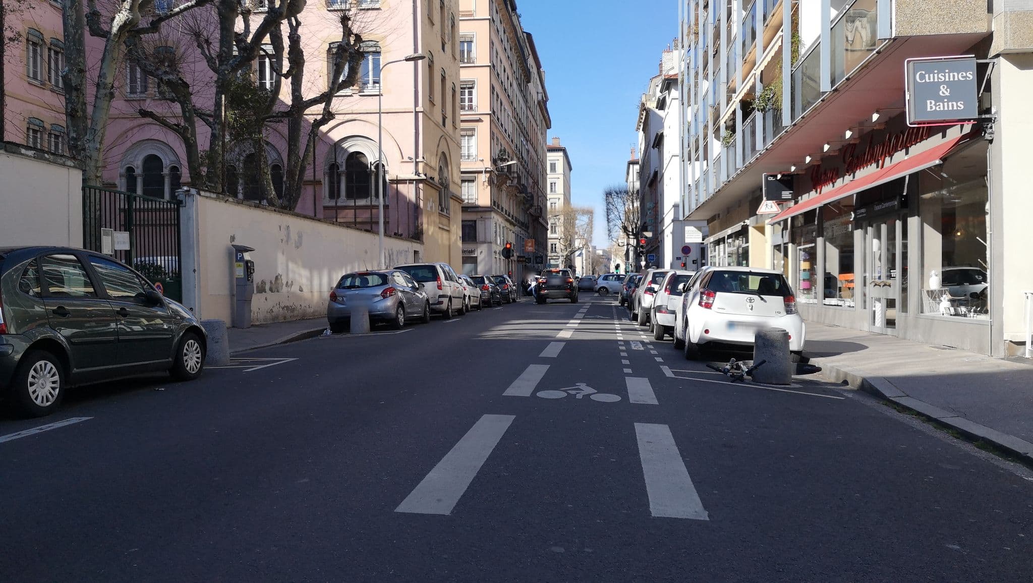 Street view near Foyer des Jeunes Travailleurs, Lyon 06 — © blueberry (CC BY-SA · Mapillary)