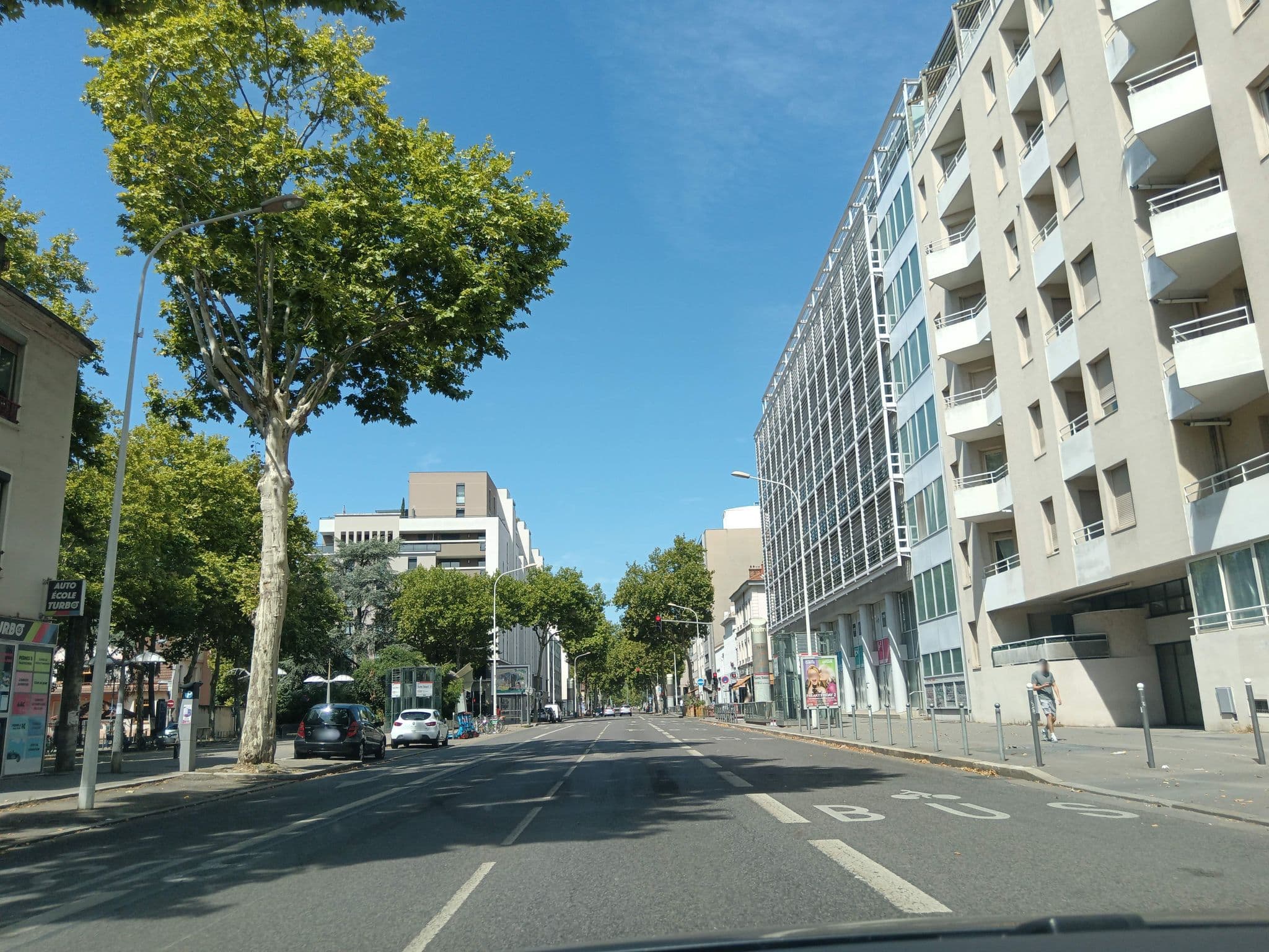 Street view near les apparts à Albert, Lyon 08 — © CutKziG (CC BY-SA · Mapillary)