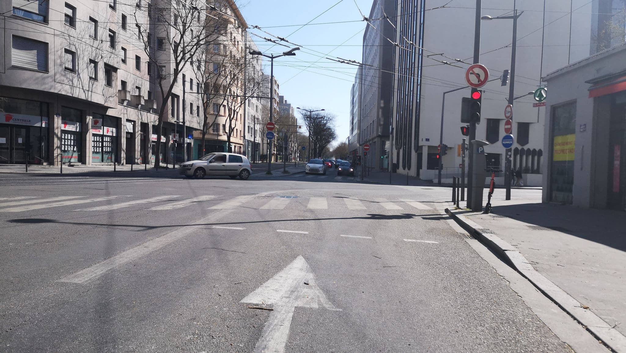 Street view near La Suite en Rose, Lyon 06 — © blueberry (CC BY-SA · Mapillary)