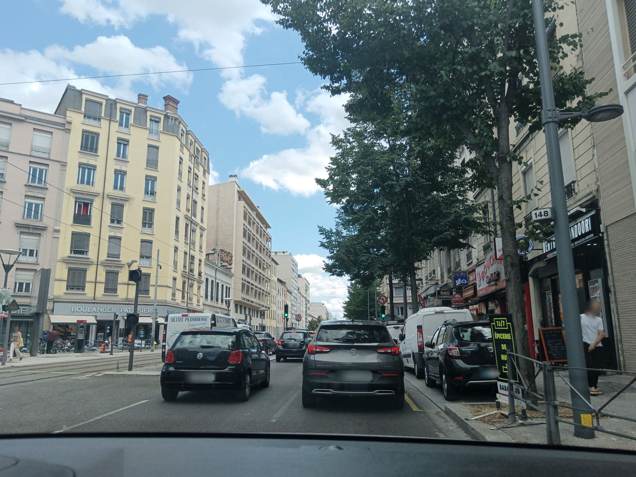 Street view near Antaeus, Lyon 07 — © CutKziG (CC BY-SA · Mapillary)