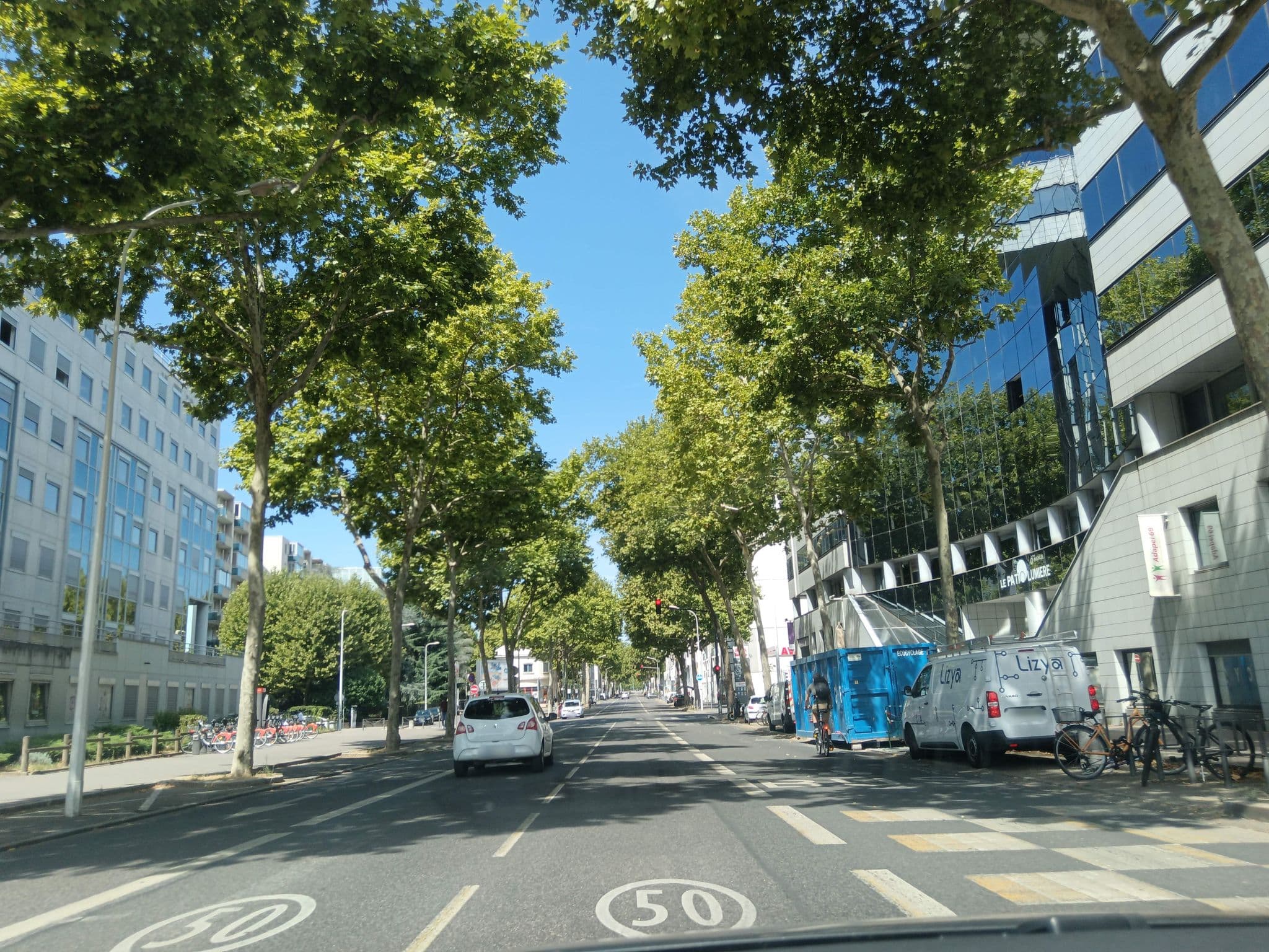 Street view near Recours, Lyon 08 — © CutKziG (CC BY-SA · Mapillary)