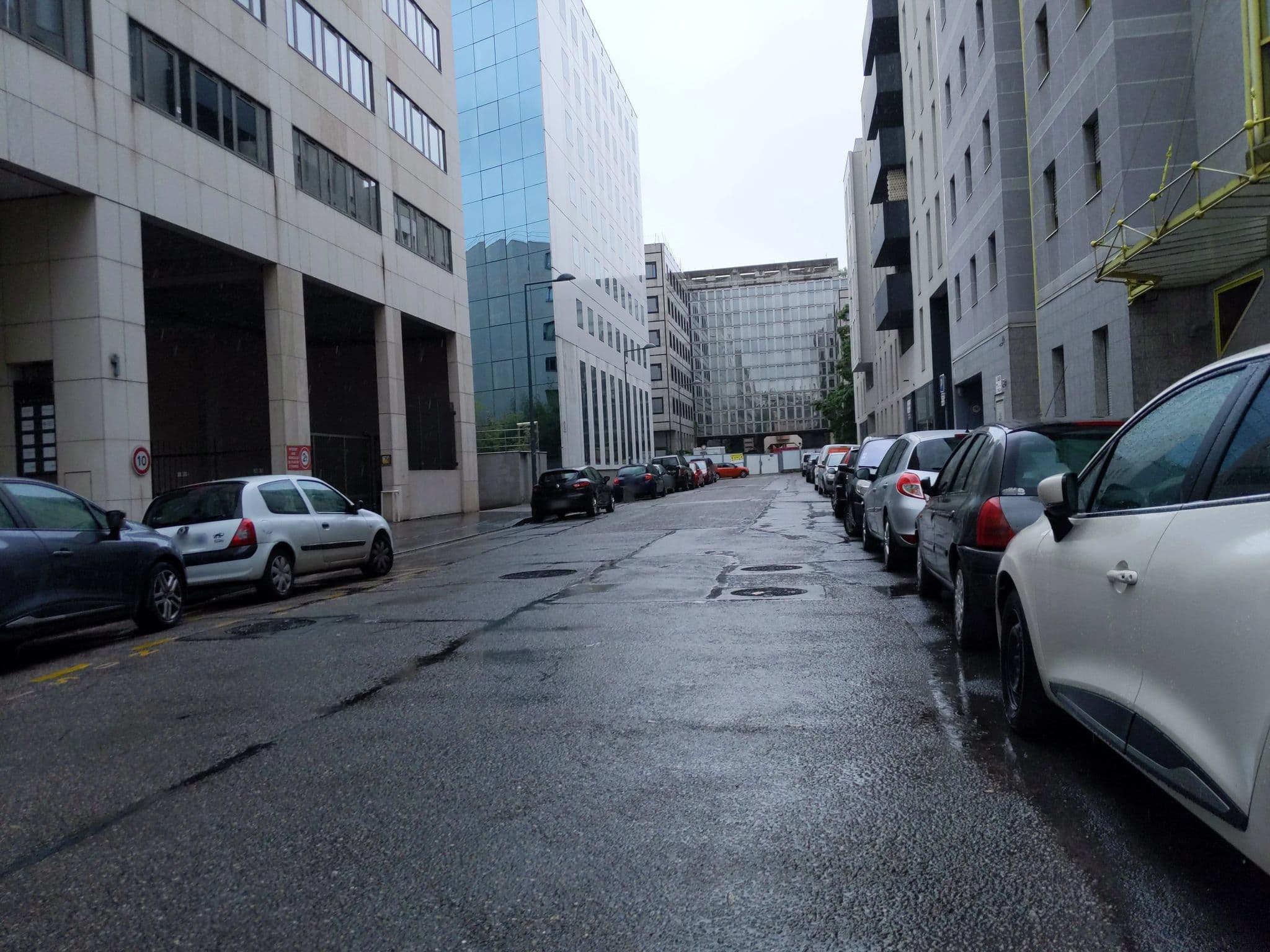 Street view near Parc, Lyon 06 — © francisgiac (CC BY-SA · Mapillary)