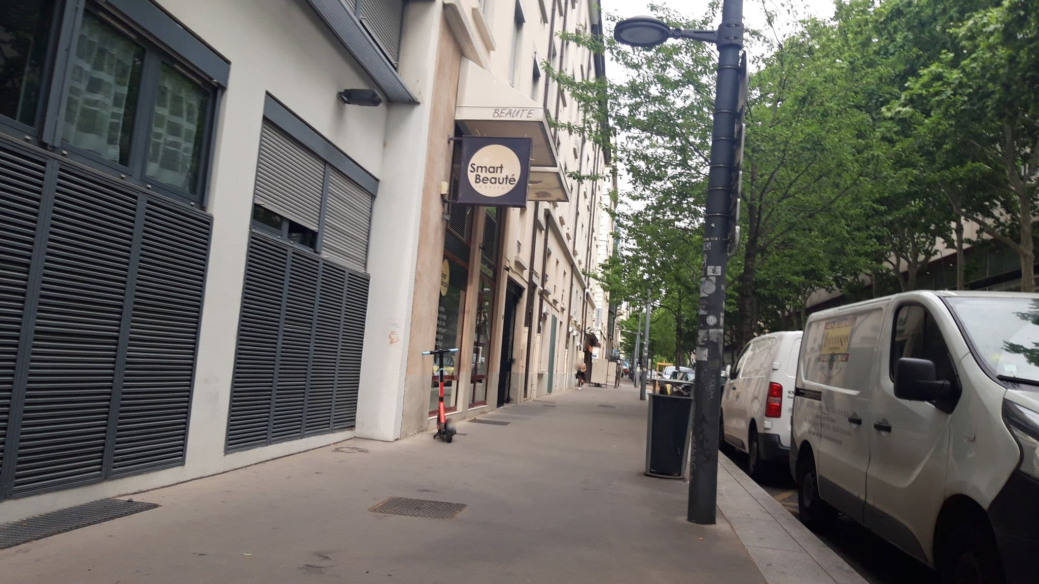 Street view near Studio Part Dieu, Lyon 03 — © chivos (CC BY-SA · Mapillary)