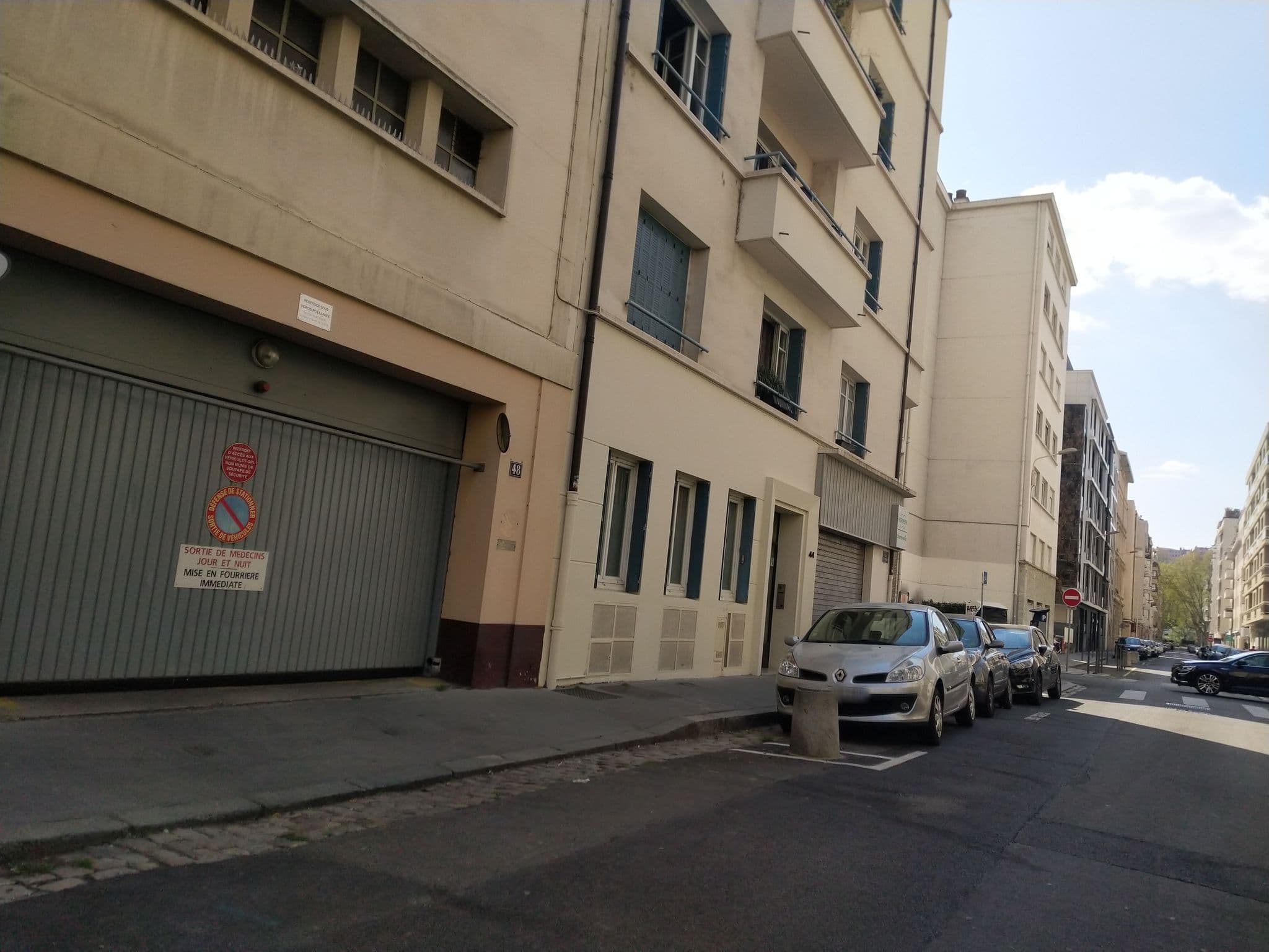 Street view near Plein SUD Terrasse avec vue Panoramique Climatisation Parking, Lyon 06 — © chivos (CC BY-SA · Mapillary)